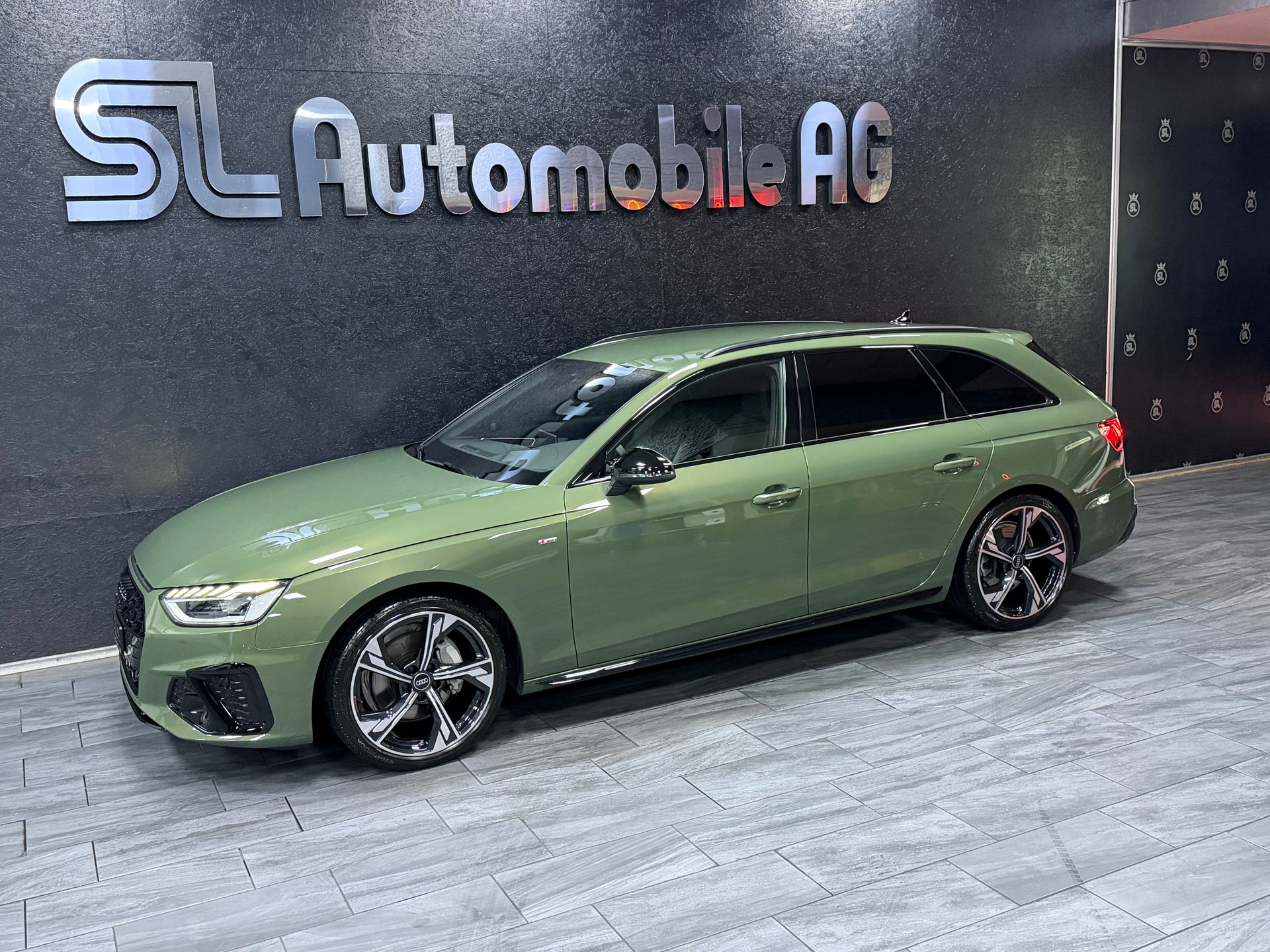 AUDI A4 Avant 40 TFSI S line S-tronic / Farbe Distrikgrün Metalic / Leasing ab 399.--image-3