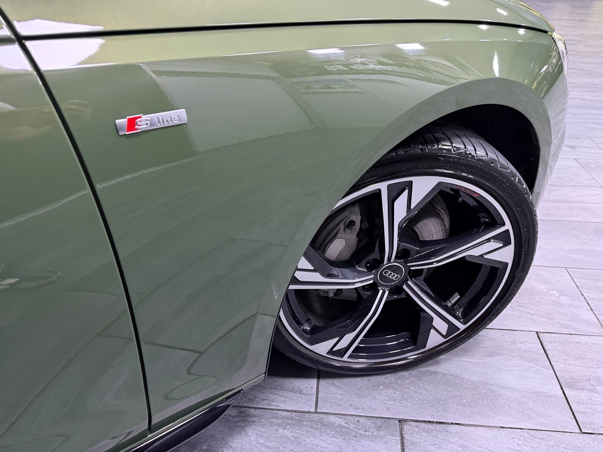 AUDI A4 Avant 40 TFSI S line S-tronic / Farbe Distrikgrün Metalic / Leasing ab 399.--image-9