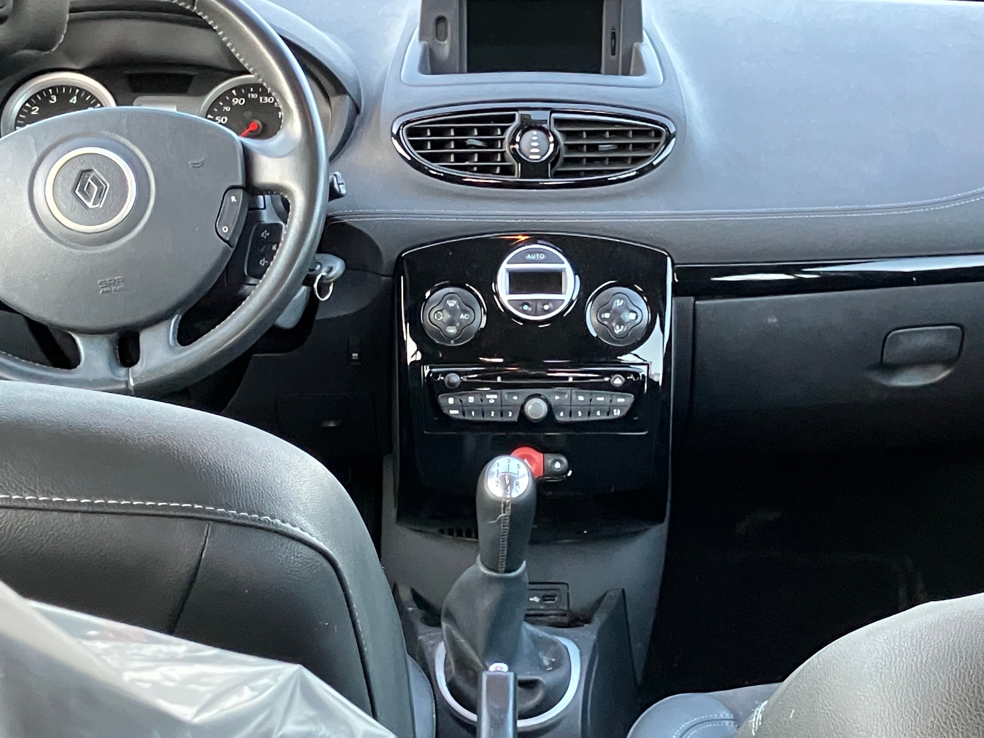 RENAULT Clio 1.2 16V Turbo Night&Day-image-4