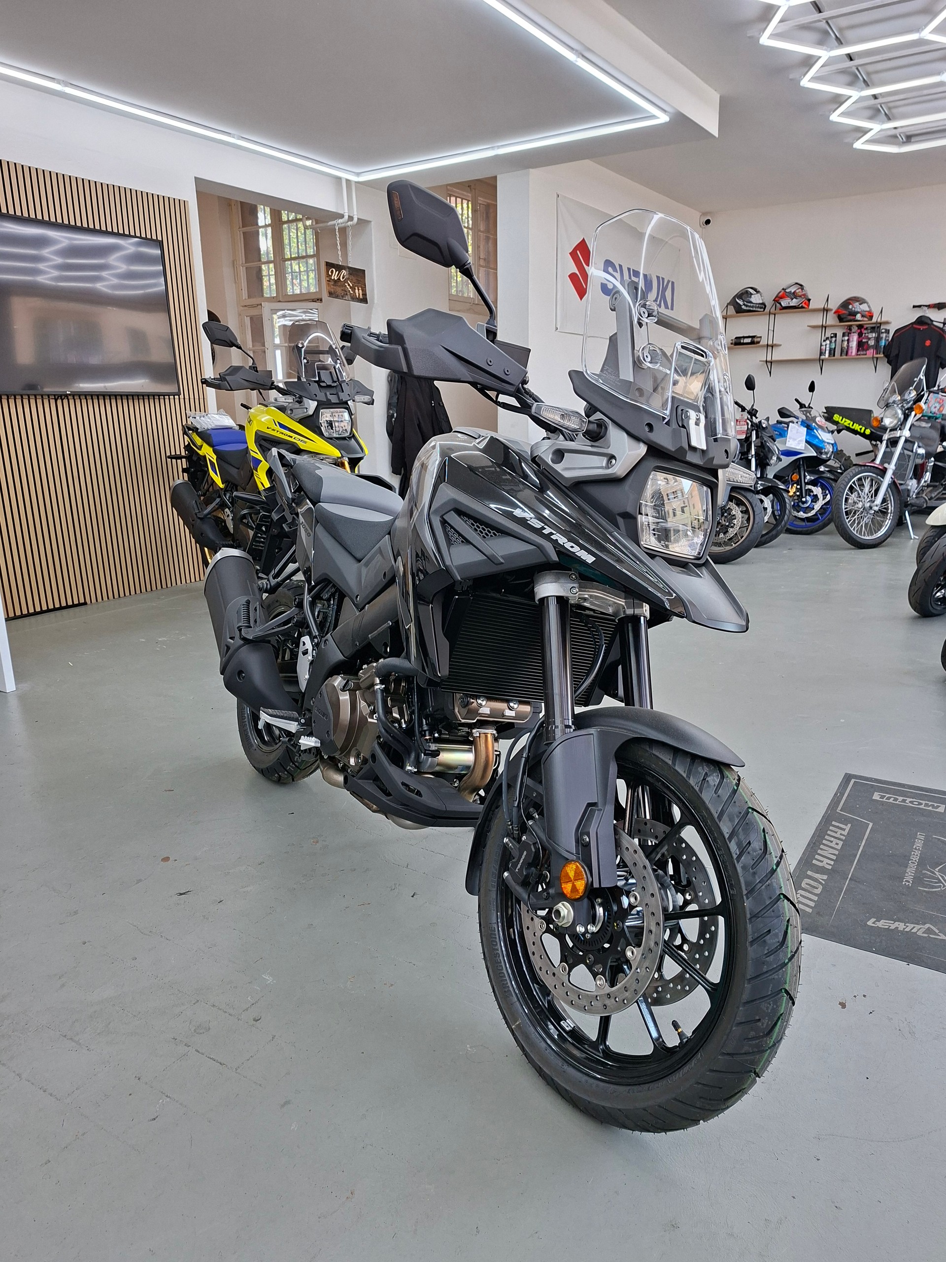SUZUKI DL 1050-showroom-element-1
