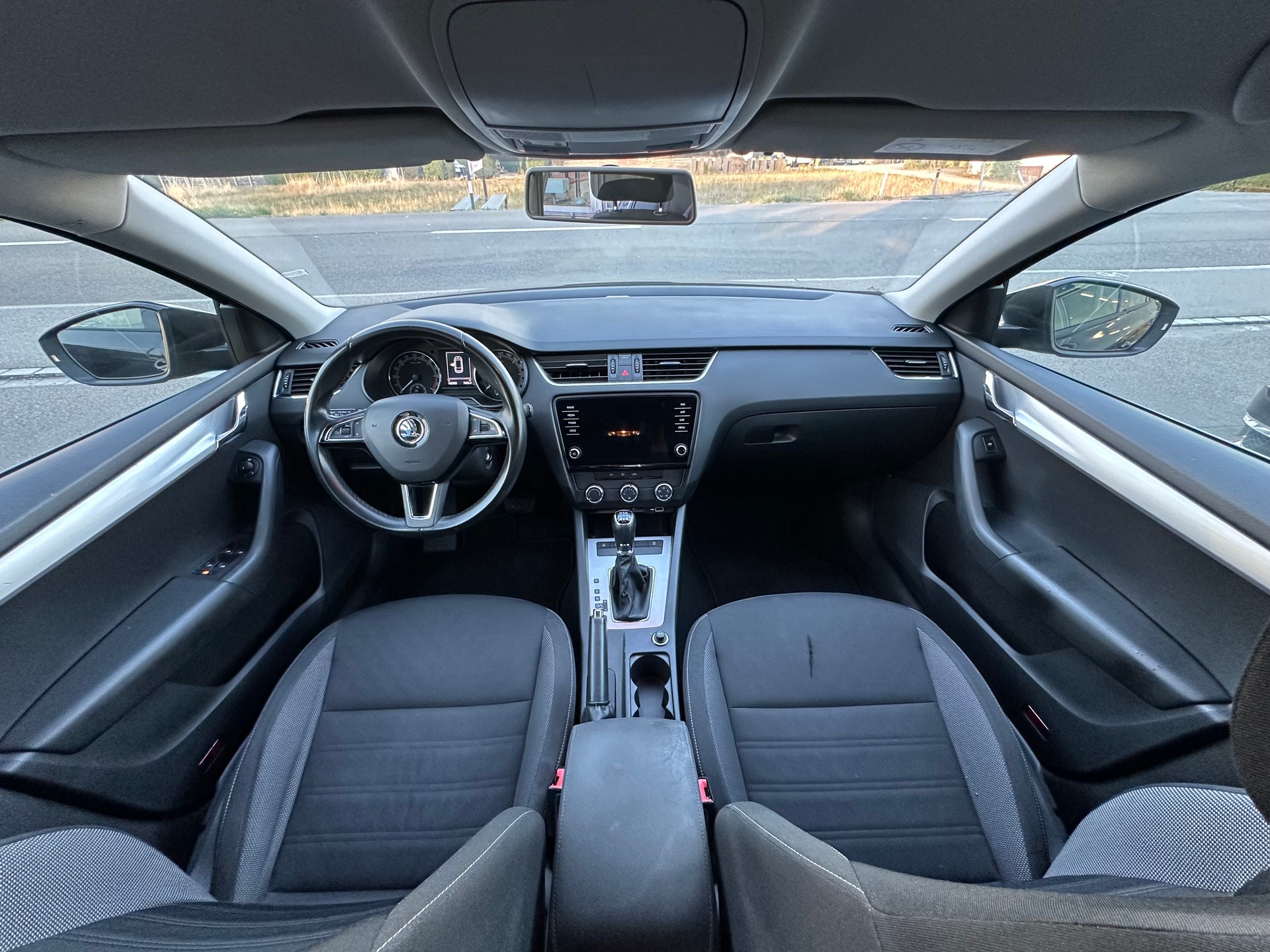 SKODA Octavia Combi 2.0 TDI Ambition 4x4-image-8