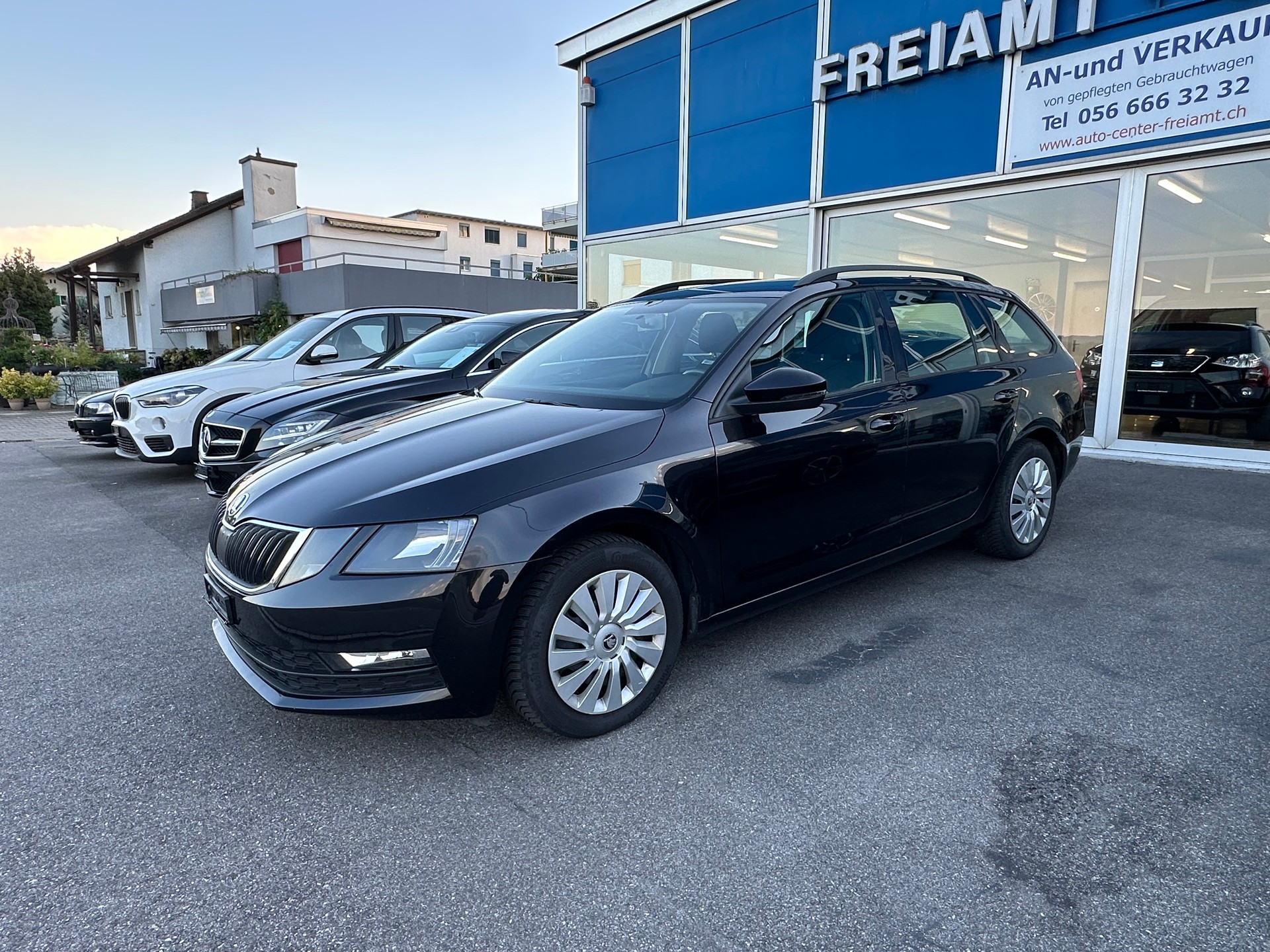 SKODA Octavia Combi 2.0 TDI Ambition 4x4-image-1