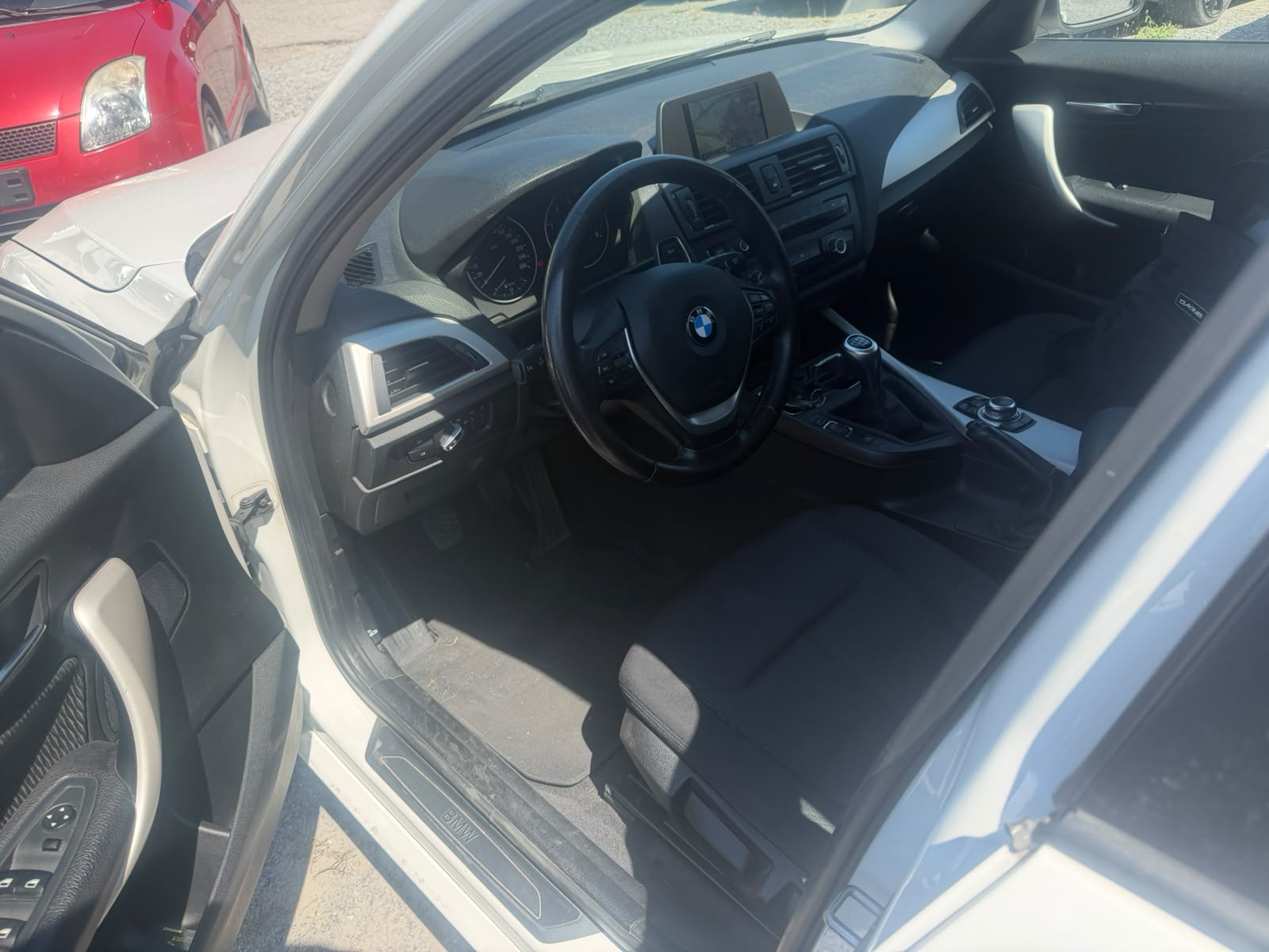 BMW 118d xDrive-image-12