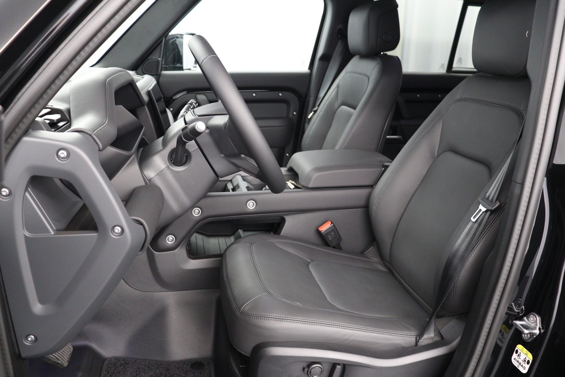 LAND ROVER Defender 110 3.0 D I6 250 X-Dynamic SE mit AHK-showroom-element-2