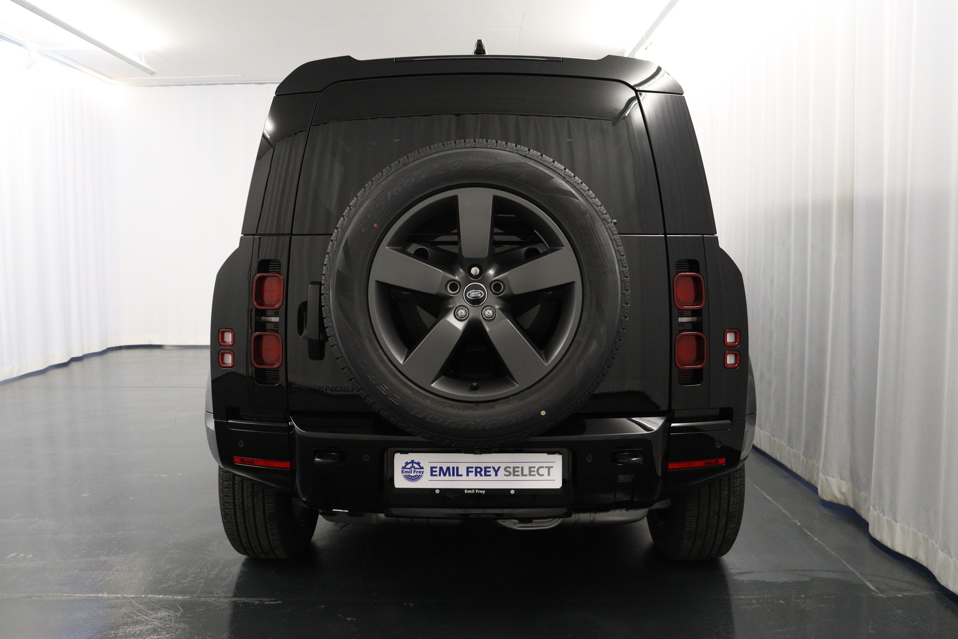 LAND ROVER Defender 110 3.0 D I6 250 X-Dynamic SE mit AHK-image-11