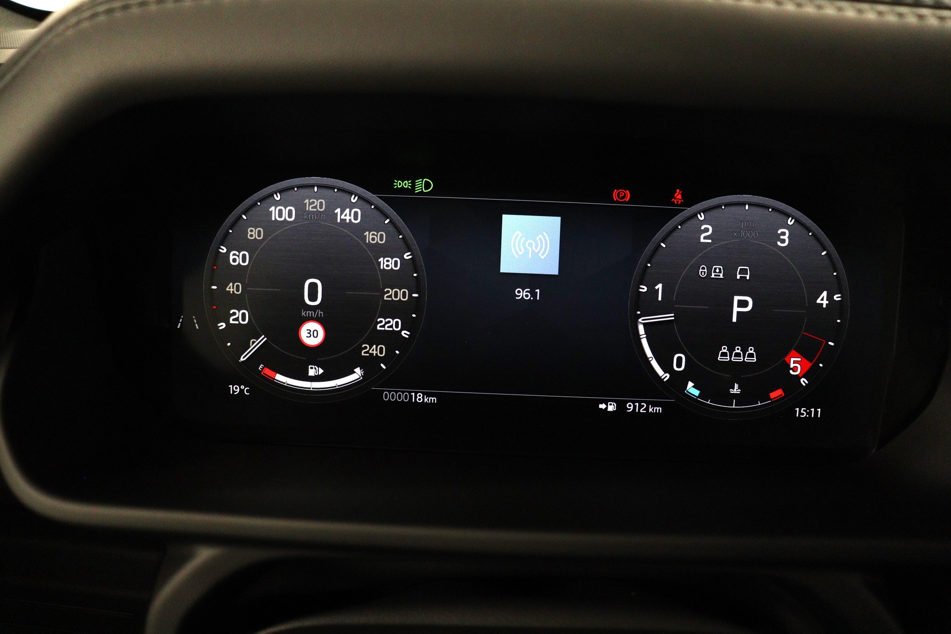 LAND ROVER Defender 110 3.0 D I6 250 X-Dynamic SE mit AHK-image-14