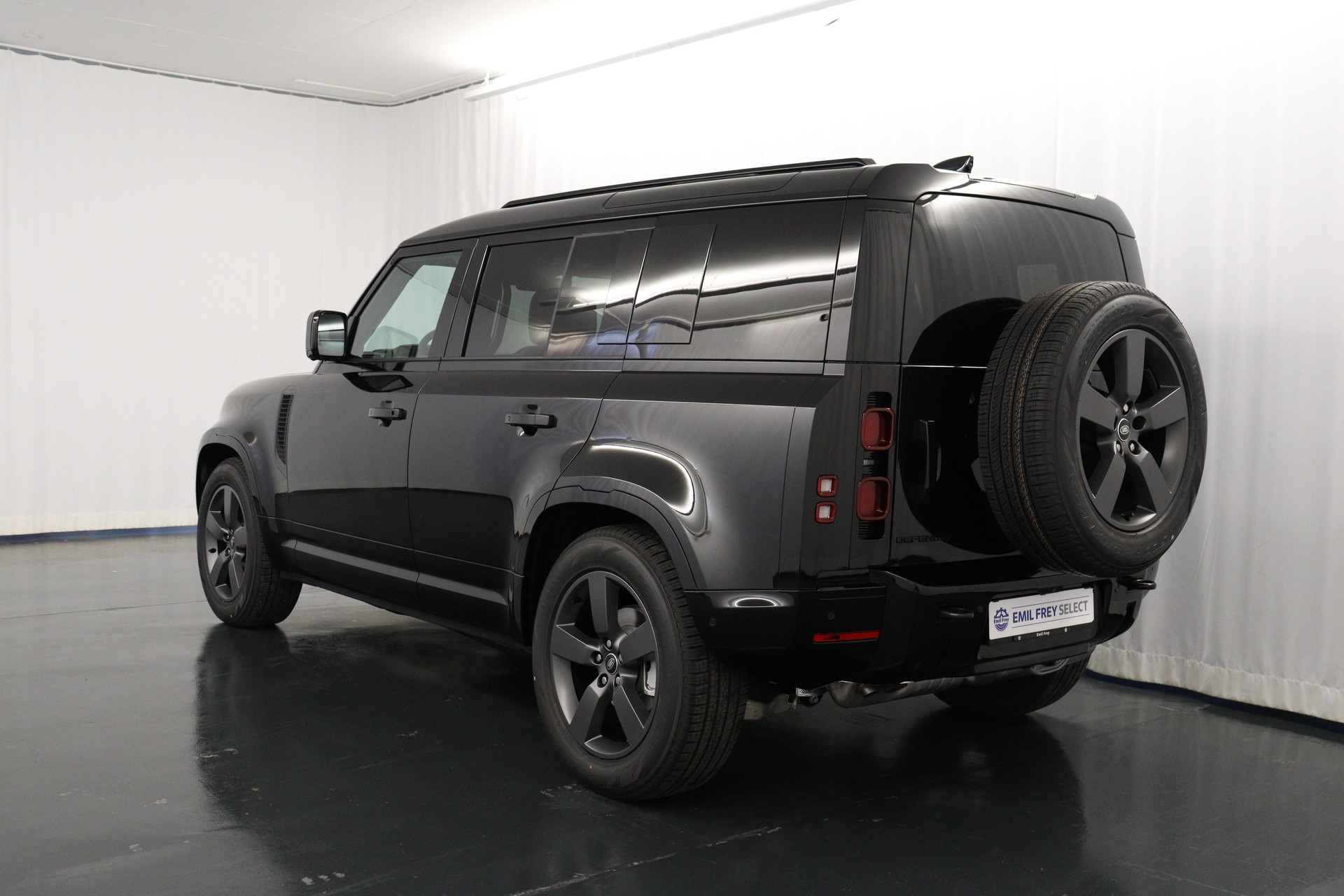 LAND ROVER Defender 110 3.0 D I6 250 X-Dynamic SE mit AHK-image-6