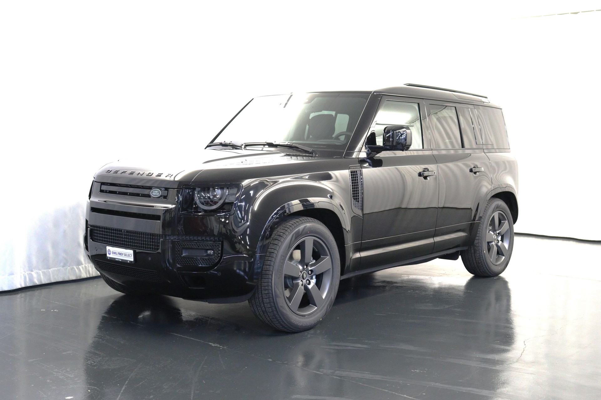LAND ROVER Defender 110 3.0 D I6 250 X-Dynamic SE mit AHK-showroom-element-1