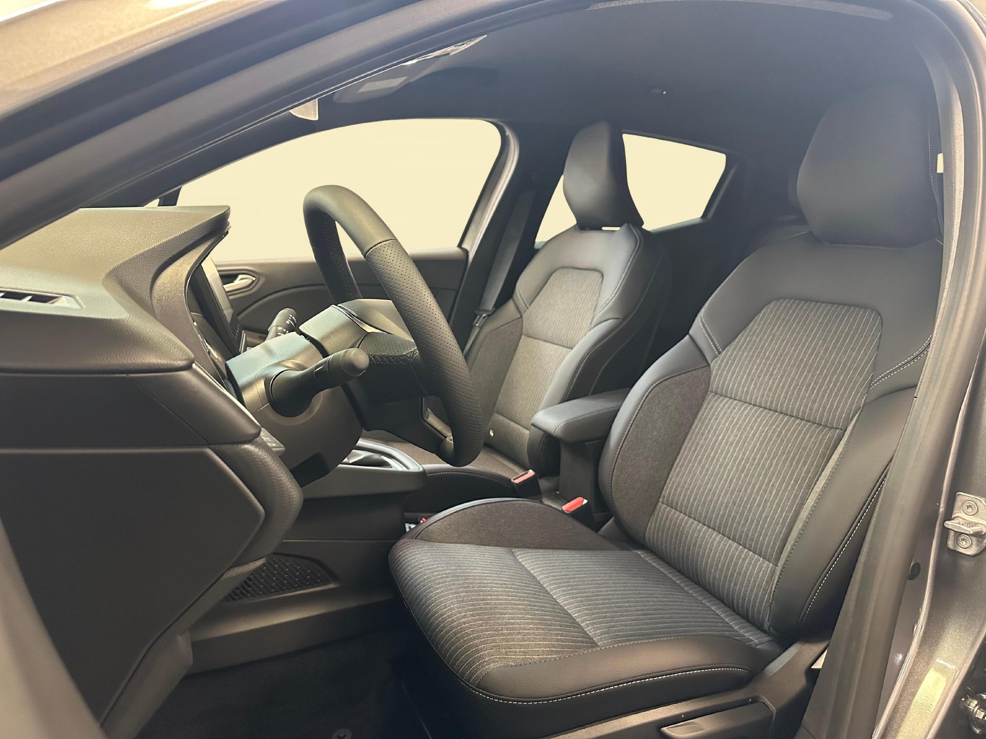 MITSUBISHI Colt 1.6 HEV Intense-image-4