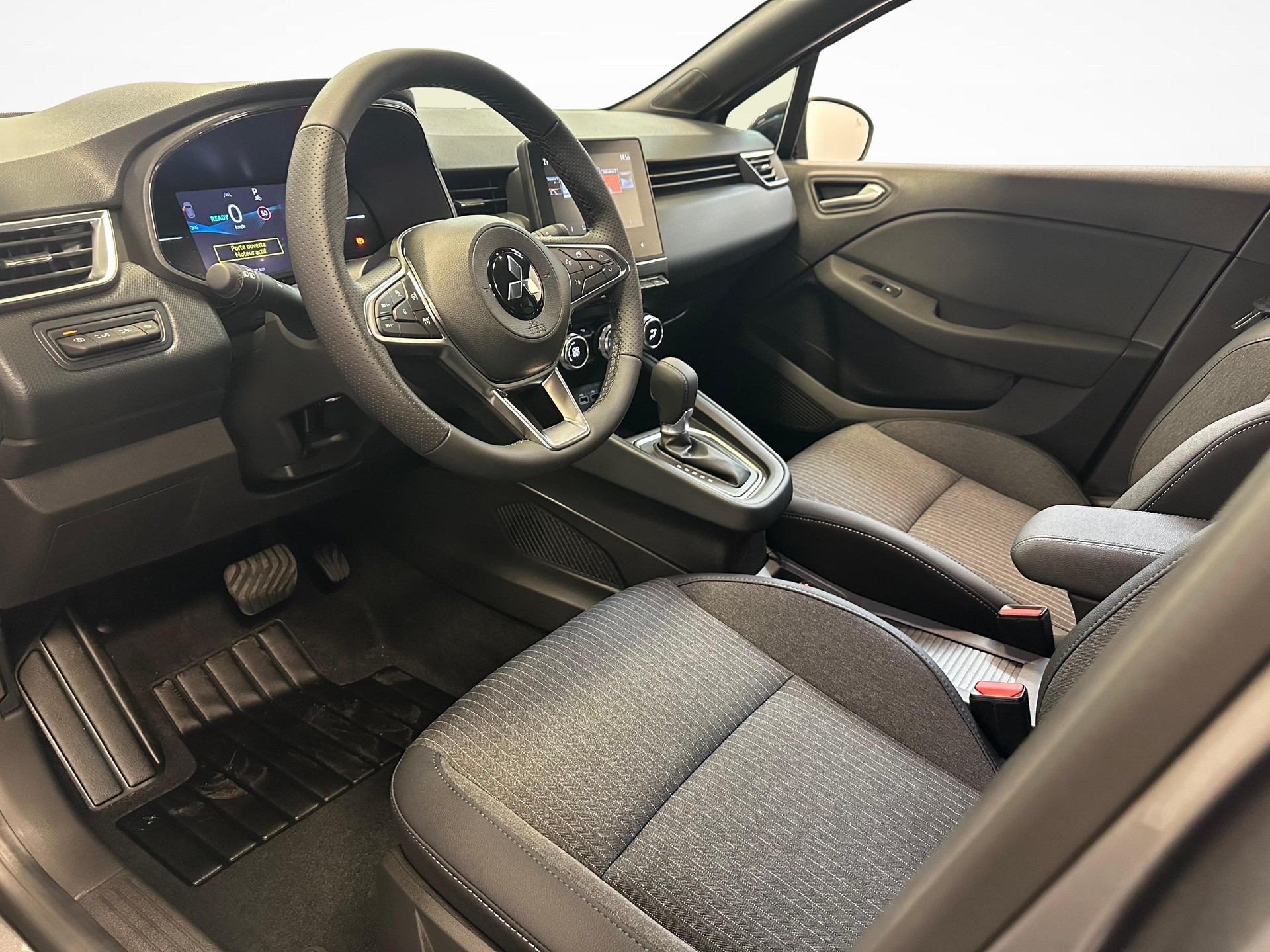 MITSUBISHI Colt 1.6 HEV Intense-showroom-element-3