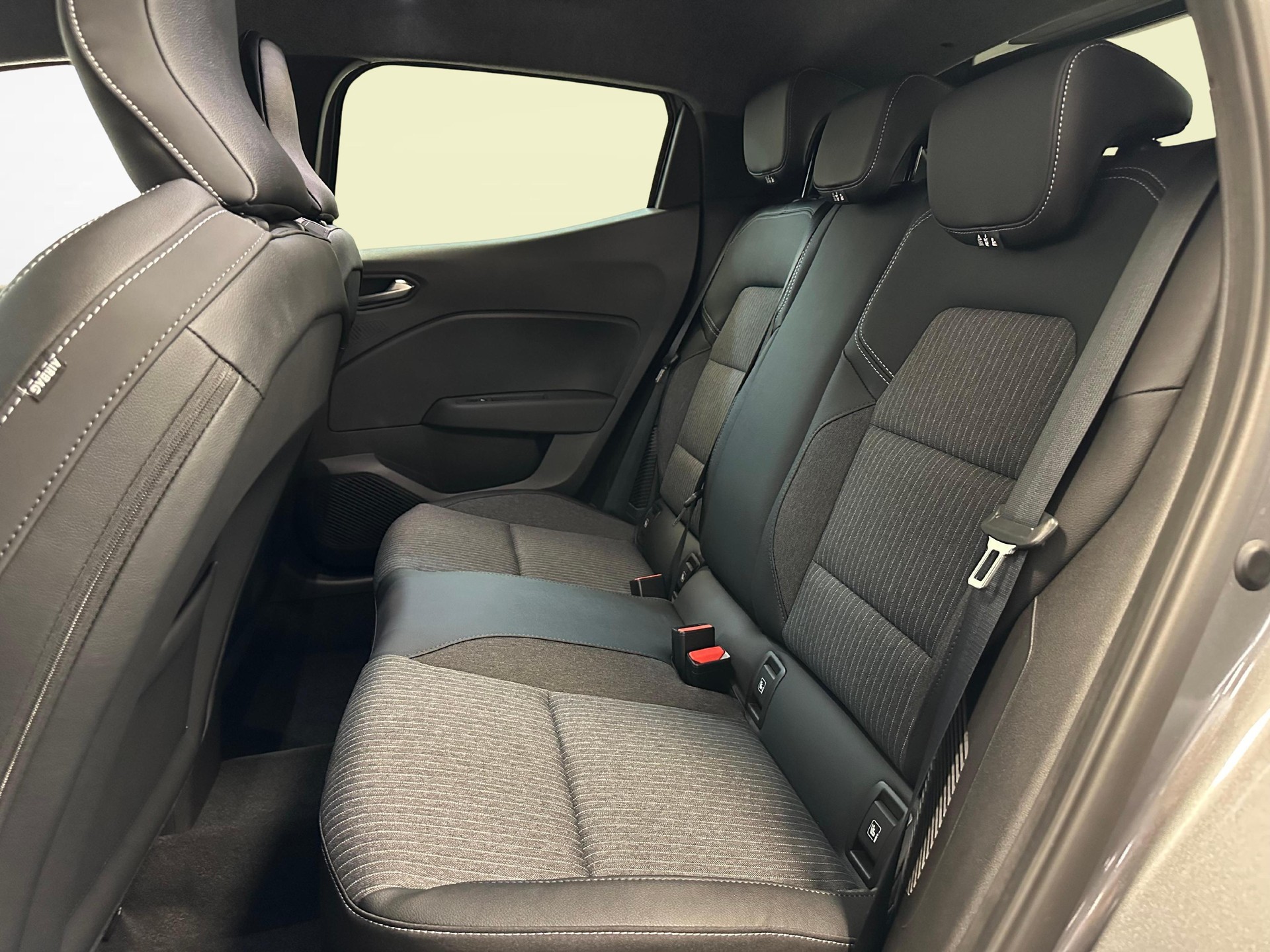 MITSUBISHI Colt 1.6 HEV Intense-image-9