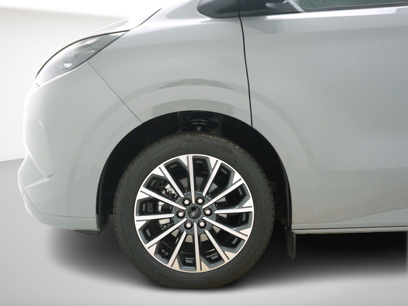 FORD Tourneo Custom L1 2.5 Plug-in-Hybrid Titanium X-image-9