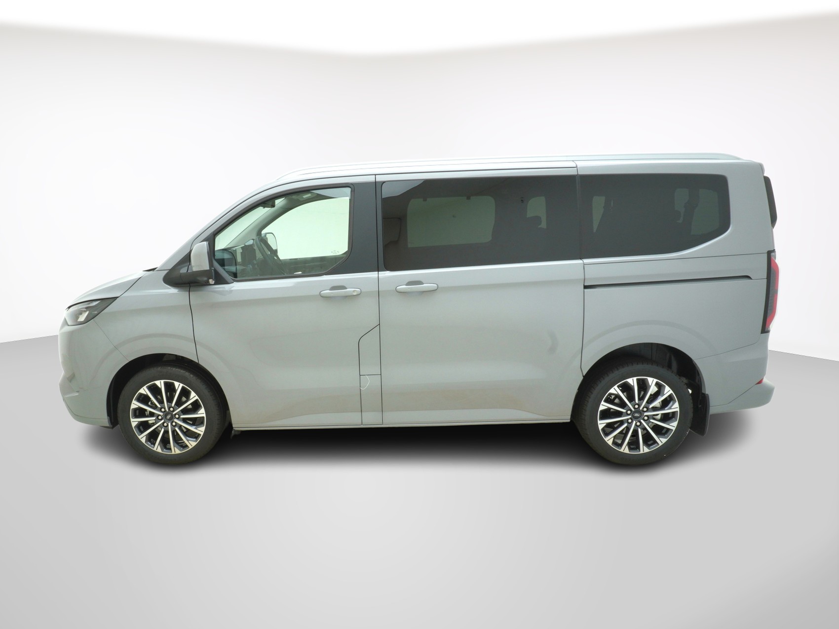 FORD Tourneo Custom L1 2.5 Plug-in-Hybrid Titanium X-showroom-element-1