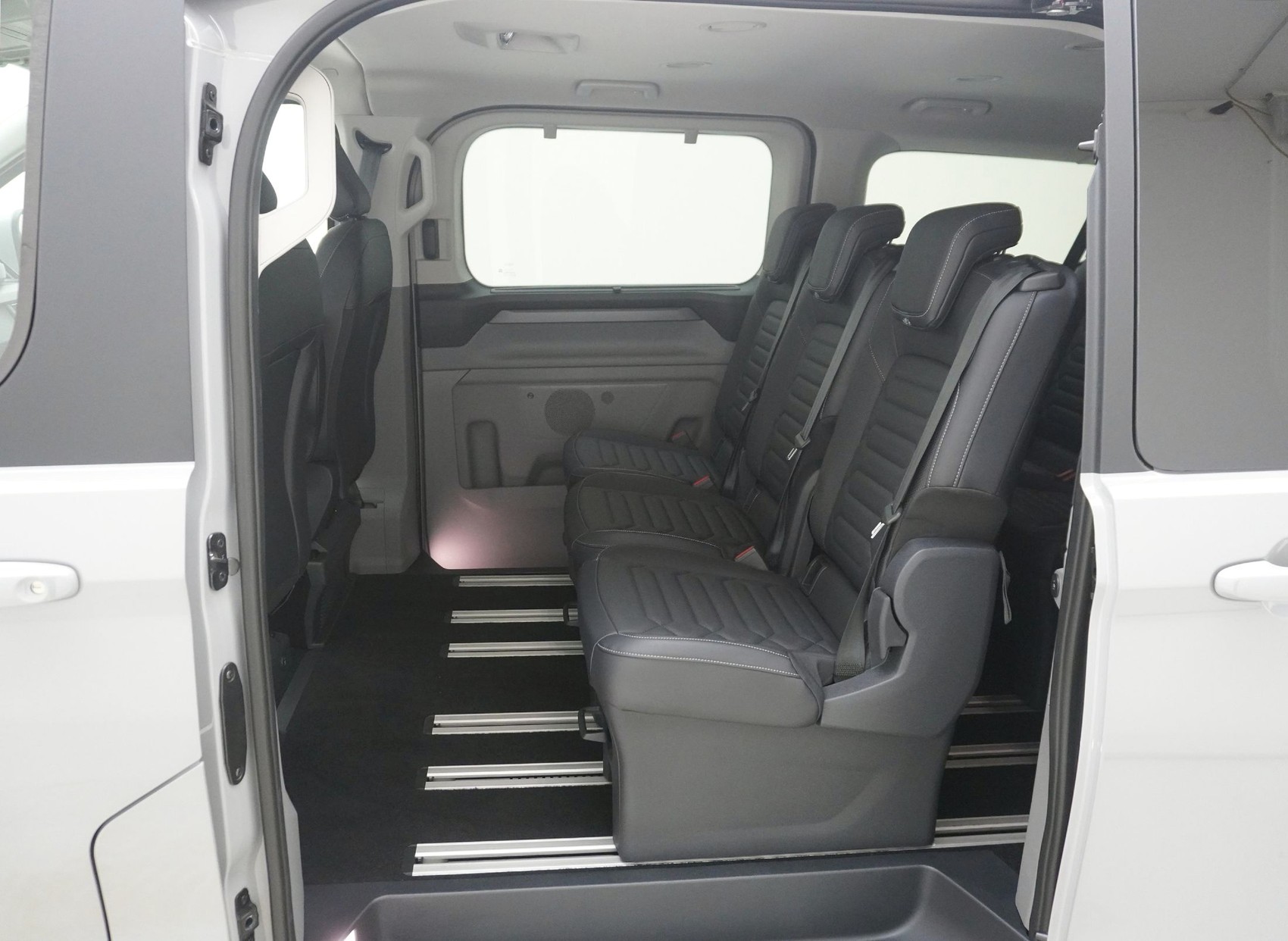 FORD Tourneo Custom L1 2.5 Plug-in-Hybrid Titanium X-image-14