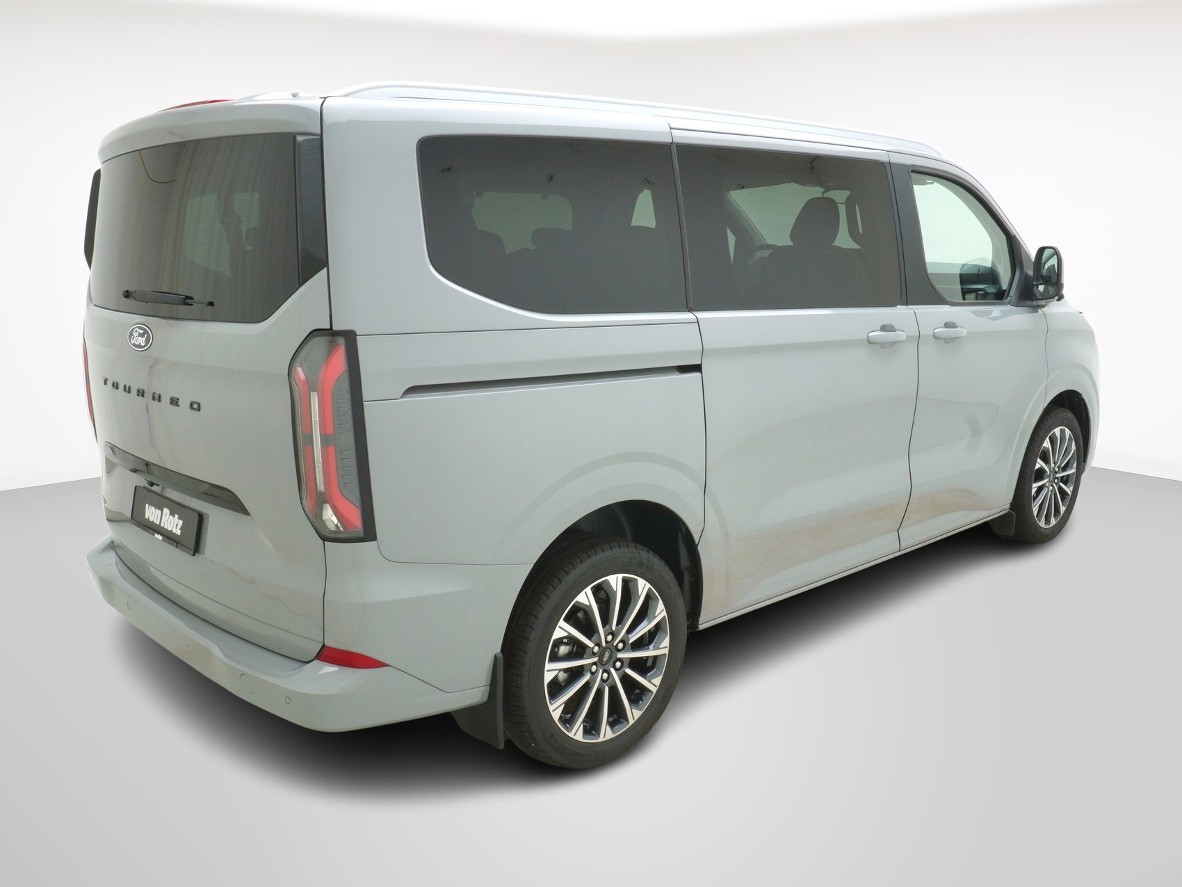 FORD Tourneo Custom L1 2.5 Plug-in-Hybrid Titanium X-image-5