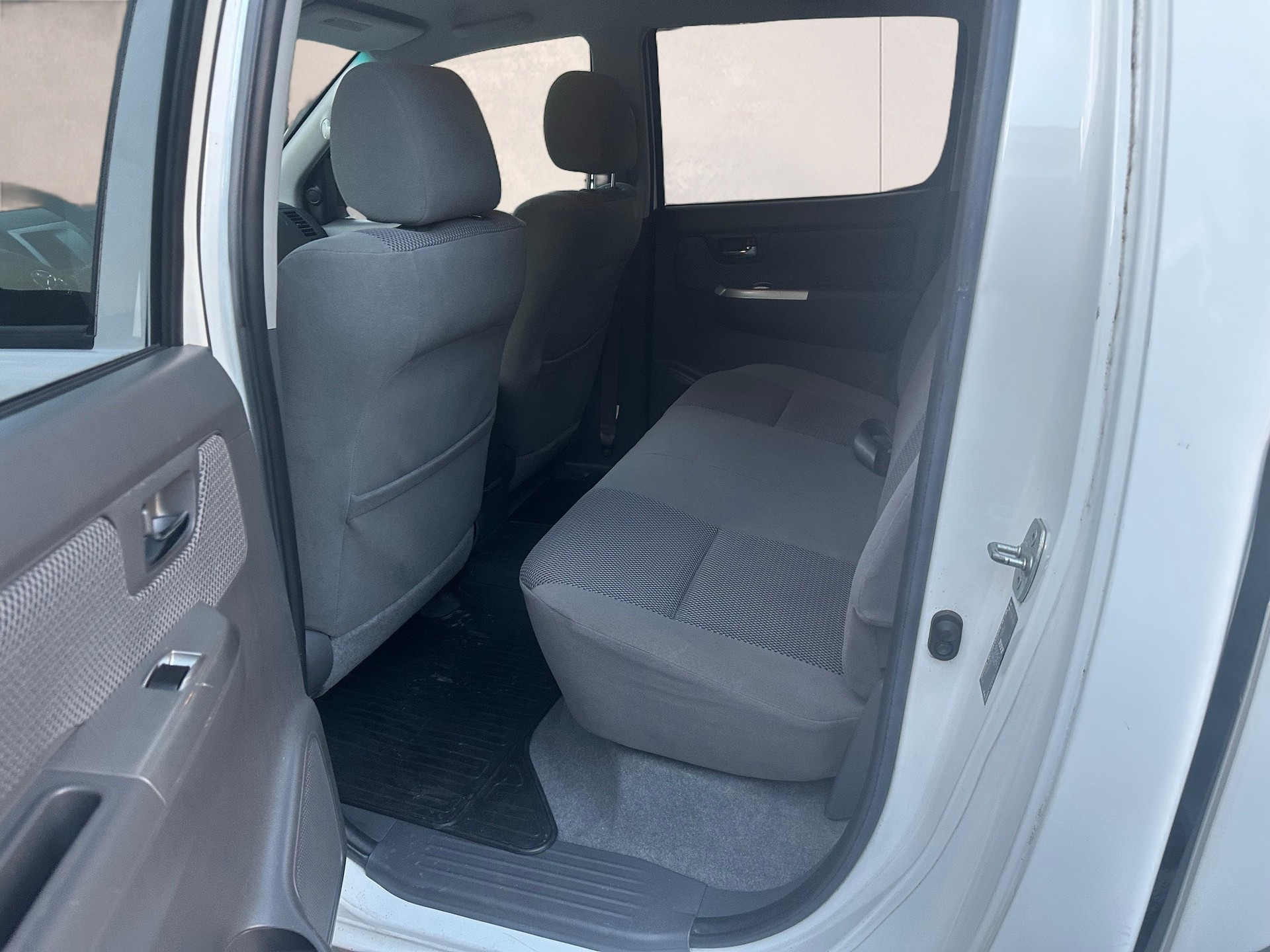 TOYOTA Hilux Double Cab.-Pick-up 3.0-4D Linea Sol-image-4