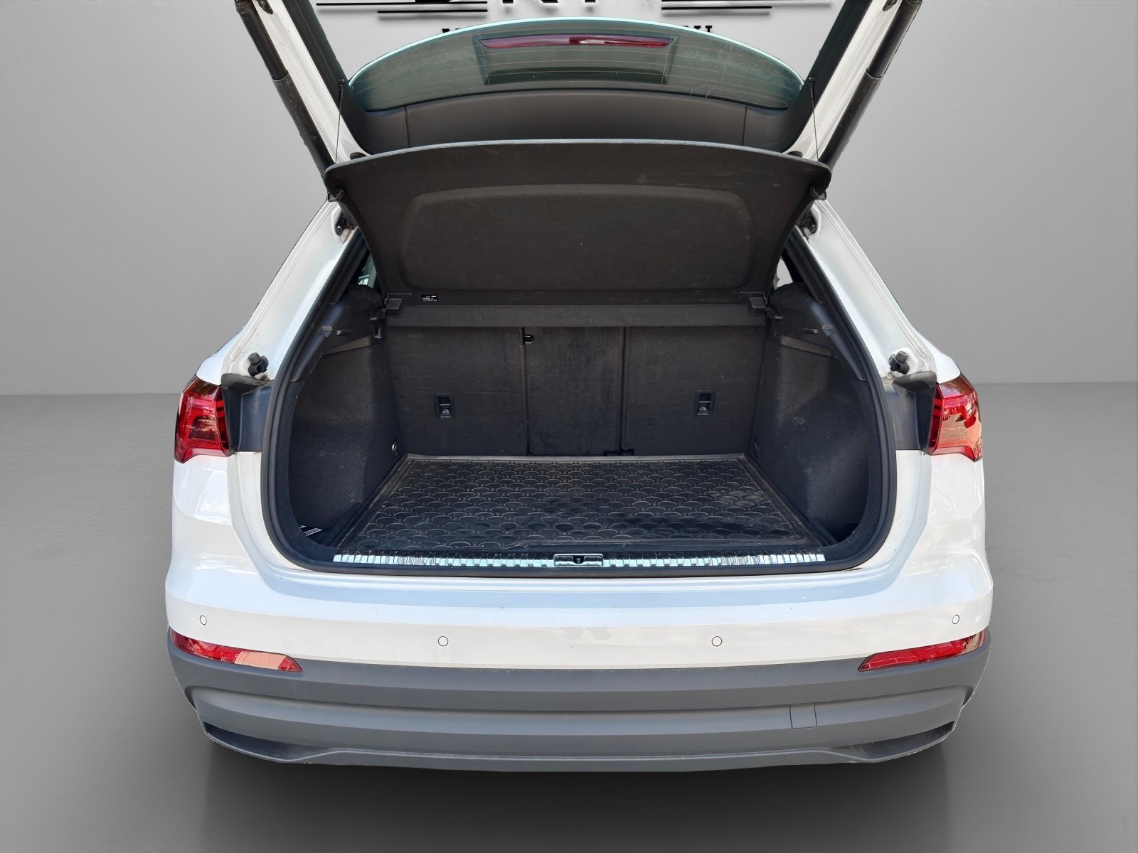 AUDI Q3 35 TDI quattro S-tronic-image-11