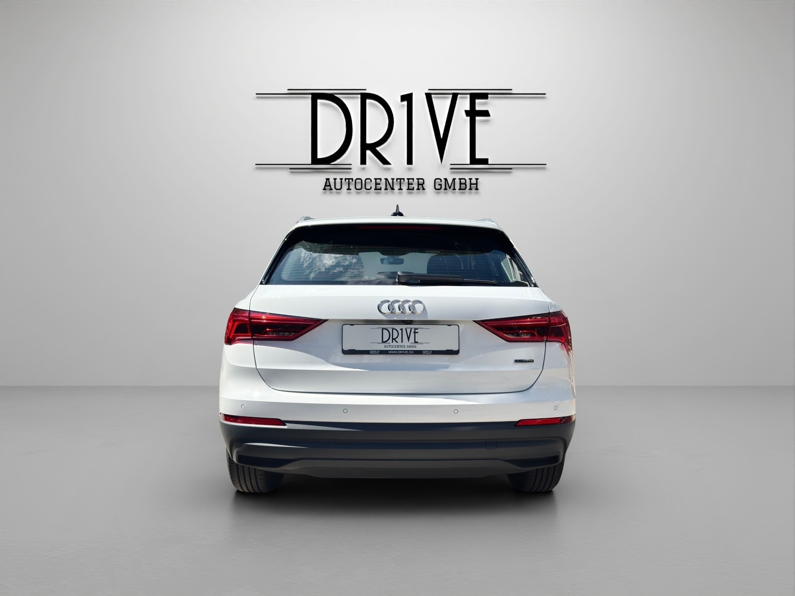 AUDI Q3 35 TDI quattro S-tronic-image-5