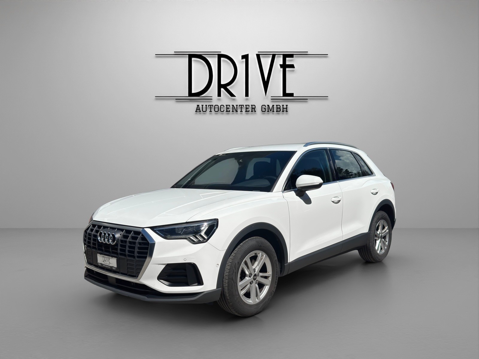 AUDI Q3 35 TDI quattro S-tronic-image-0