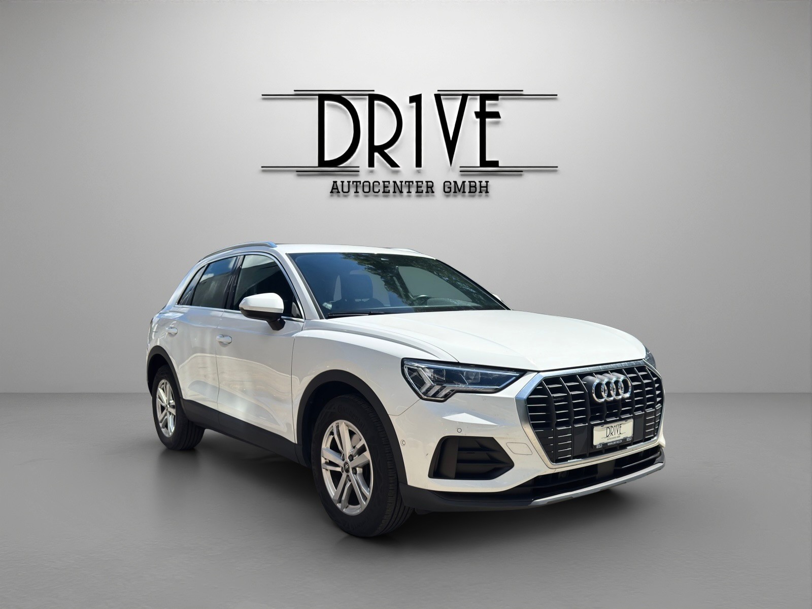 AUDI Q3 35 TDI quattro S-tronic-image-2