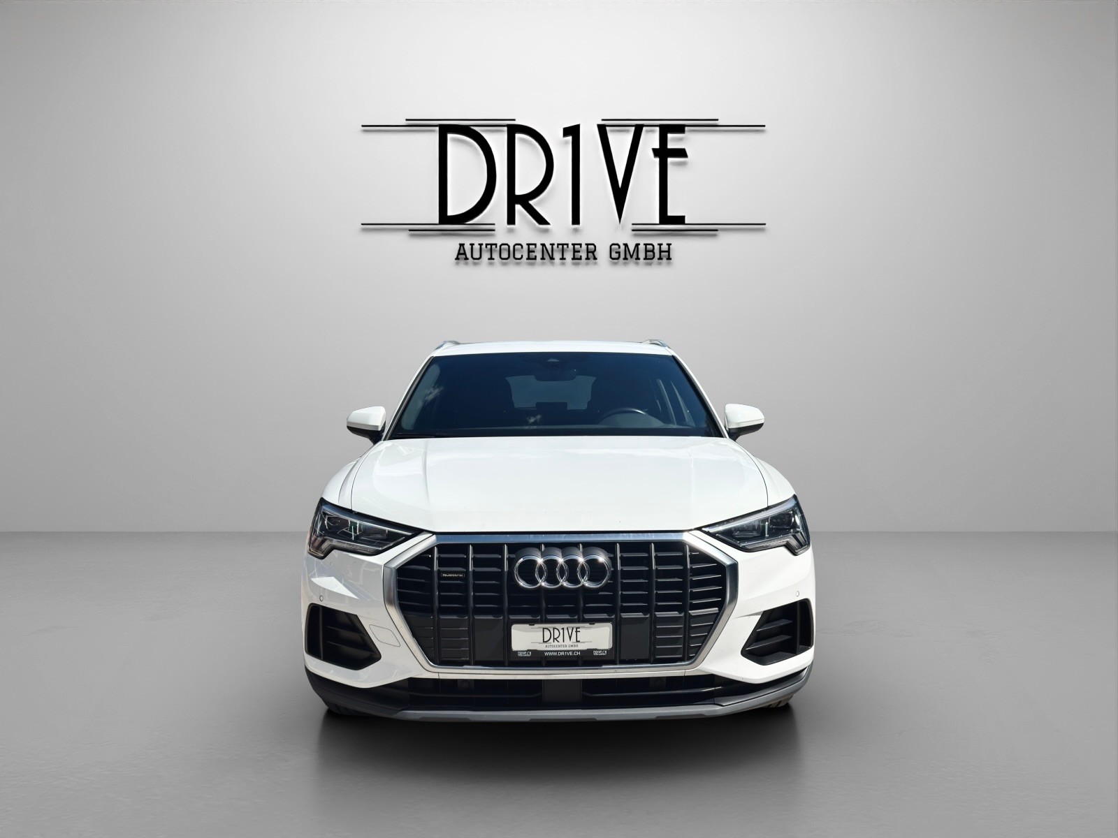 AUDI Q3 35 TDI quattro S-tronic-image-1