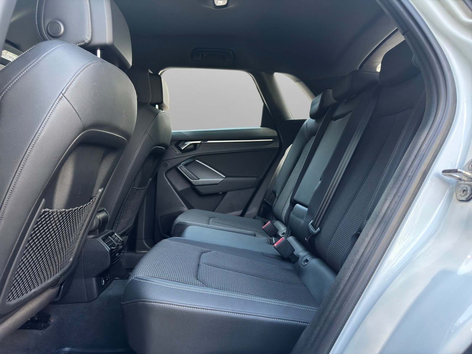 AUDI Q3 35 TDI quattro S-tronic-image-10