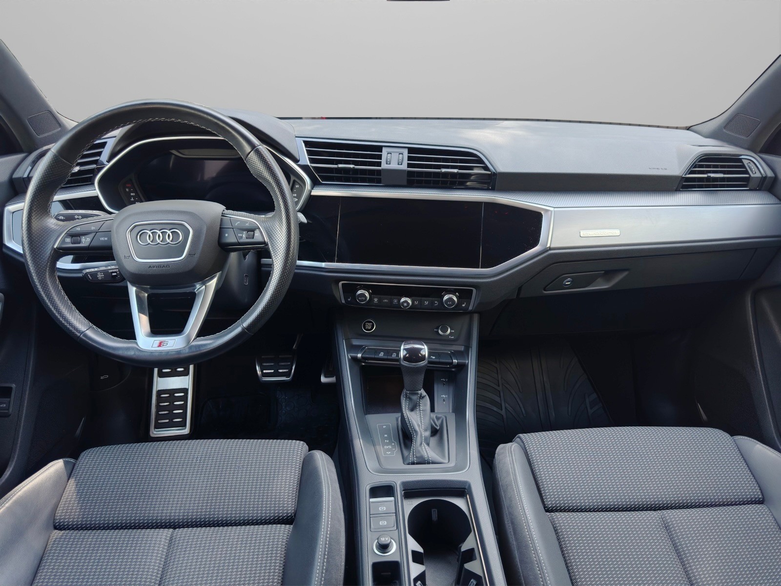 AUDI Q3 35 TDI quattro S-tronic-image-8