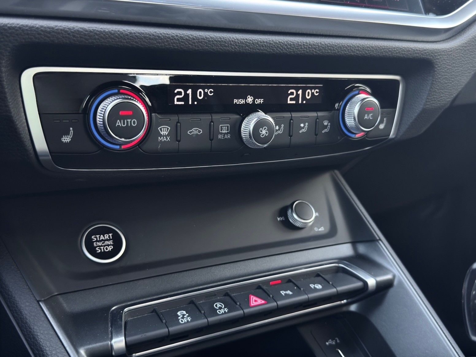 AUDI Q3 35 TDI quattro S-tronic-image-20