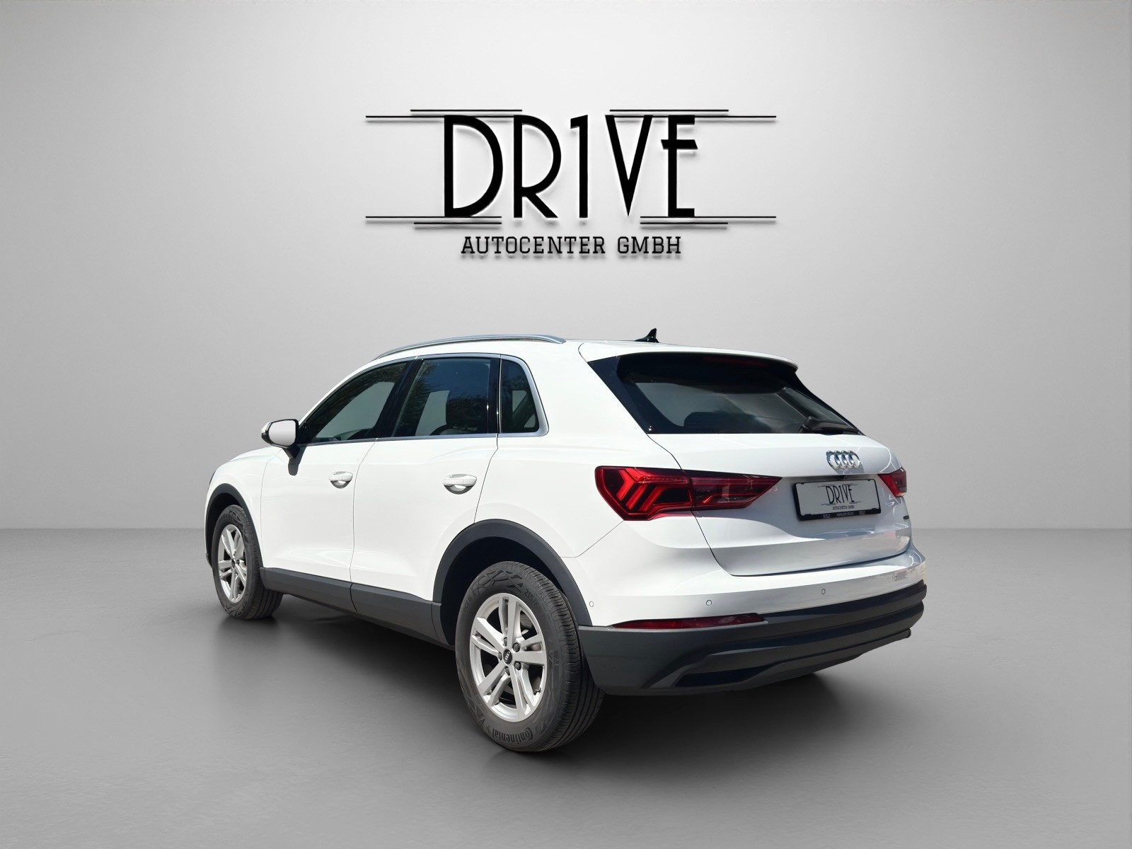 AUDI Q3 35 TDI quattro S-tronic-image-6