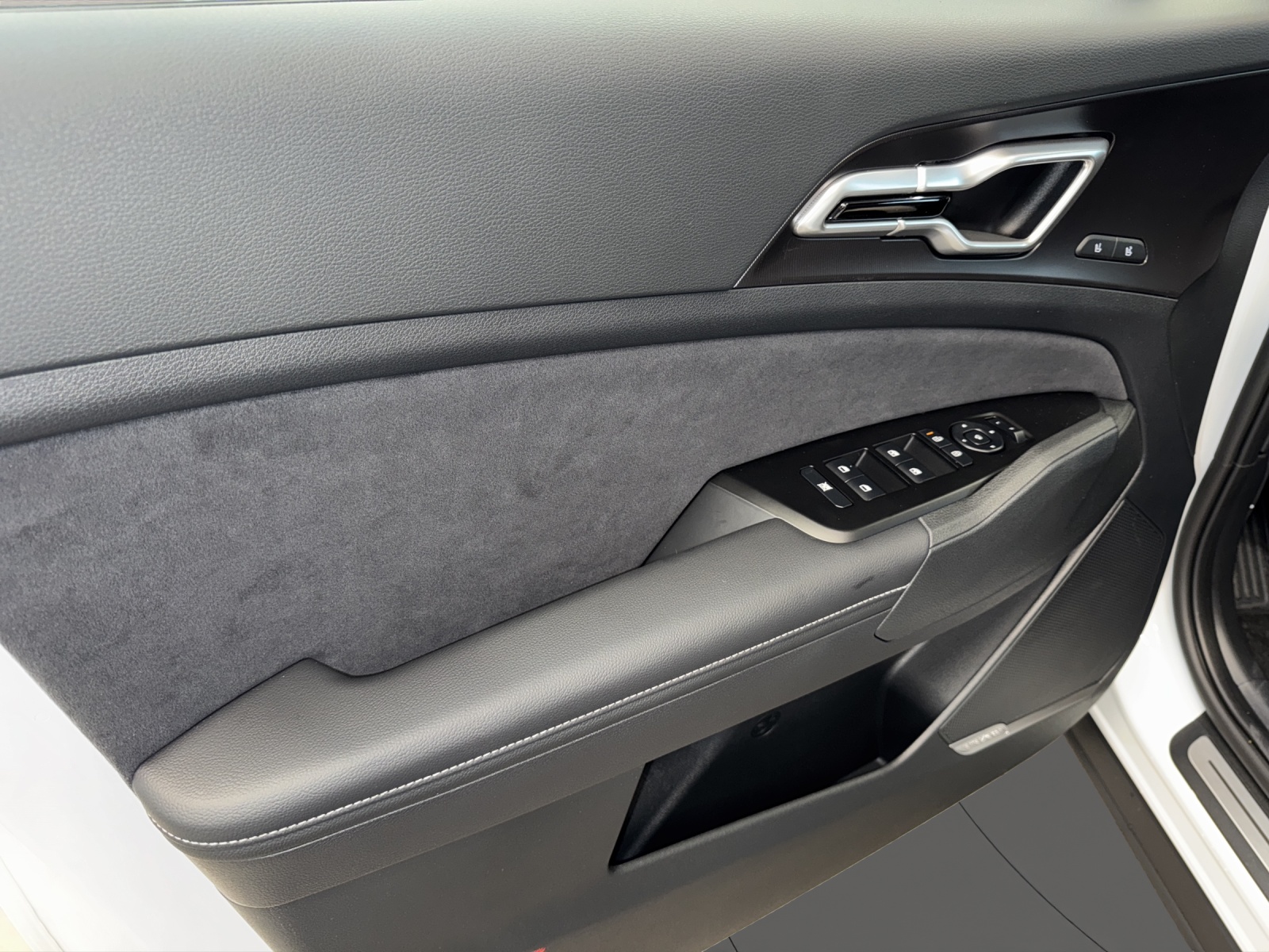 KIA Sportage 1.6 T-GDi Hybrid GT-Line-image-14