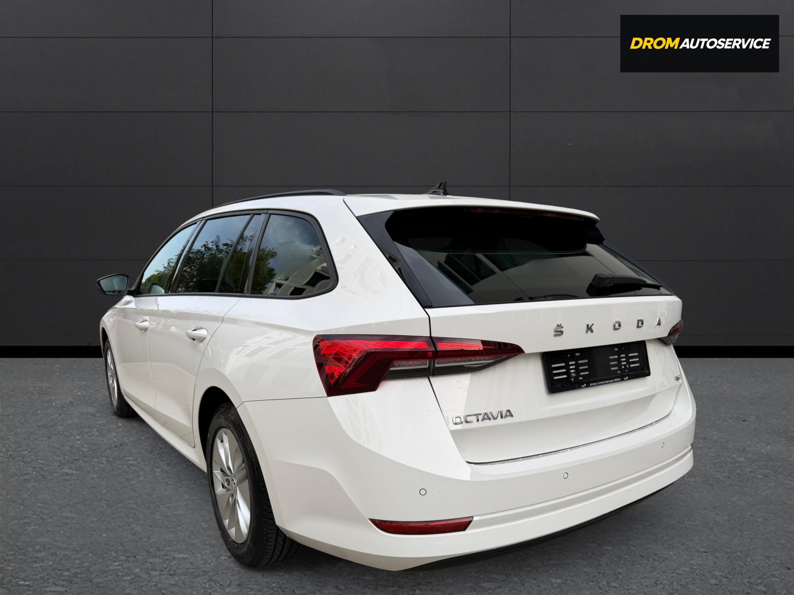 SKODA Octavia Combi 2.0 TDI DSG Ambition 4x4-showroom-element-3