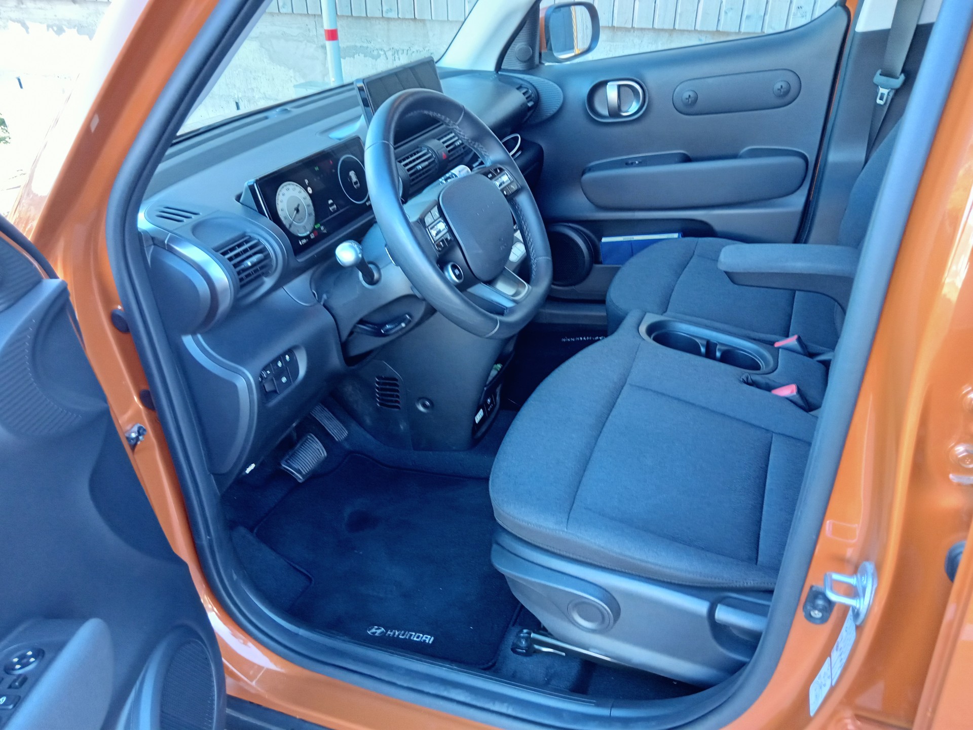 HYUNDAI Inster 49kWh Amplia-image-11