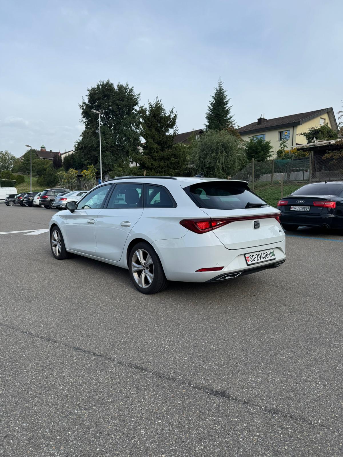 SEAT Leon ST 1.5 eTSI mHEV DSG Hola FR-image-1