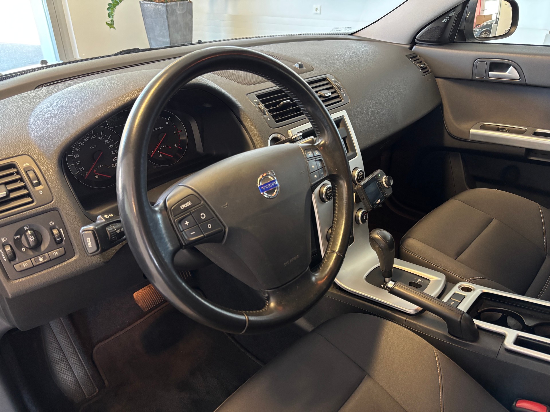 VOLVO S40 D3 Momentum Geartronic-image-5
