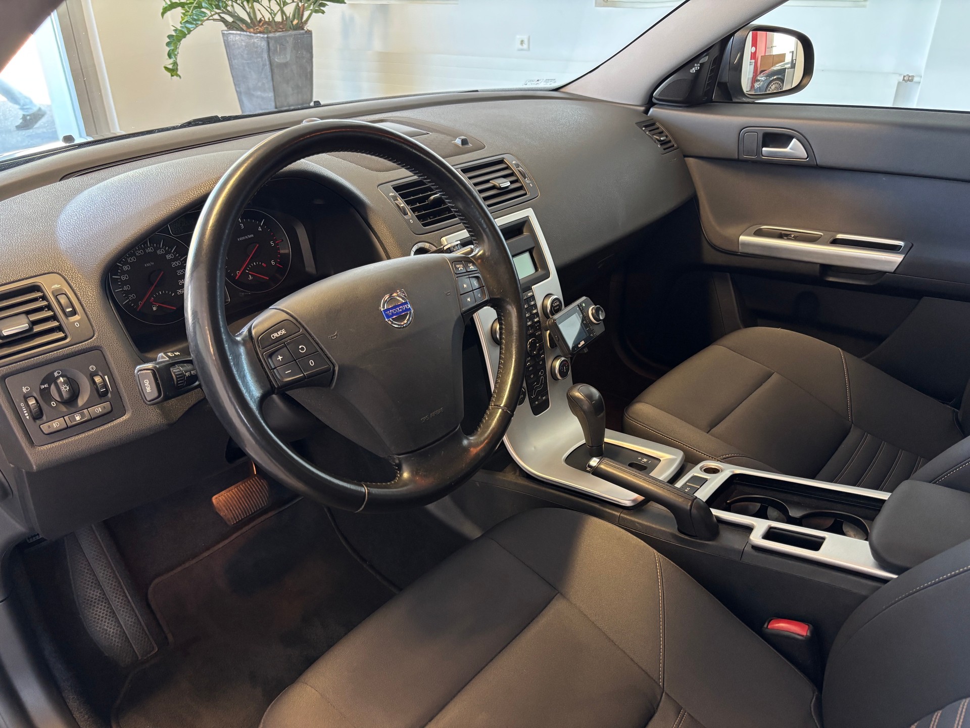 VOLVO S40 D3 Momentum Geartronic-image-4