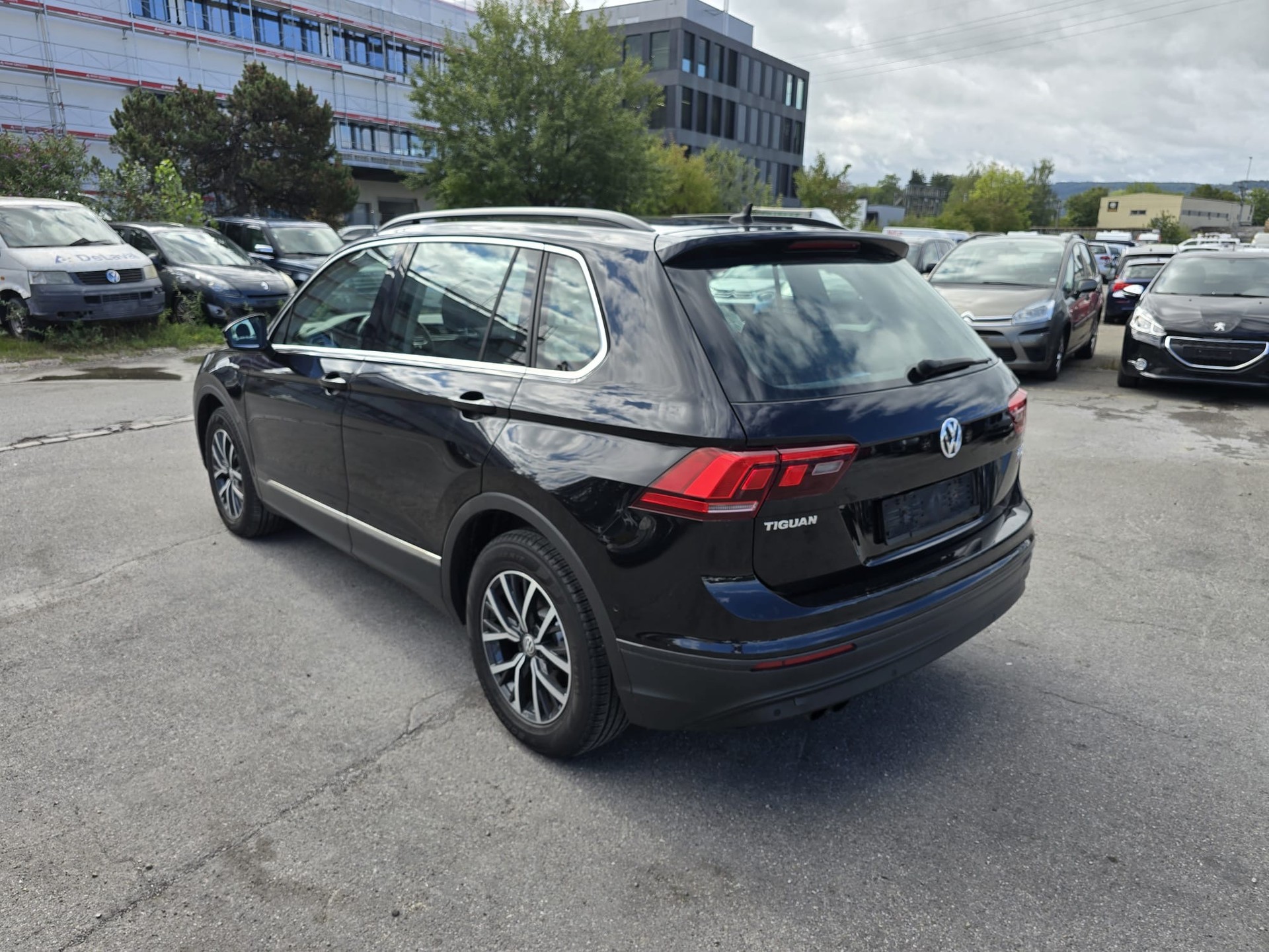 VW Tiguan 2.0TSI Comfortline 4Motion DSG-image-4