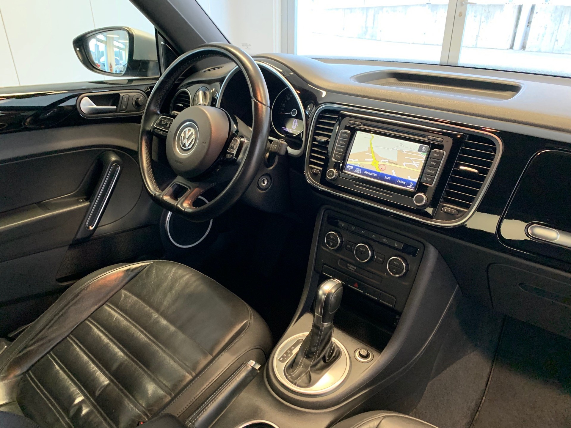 VW Beetle 2.0 TSI Sport DSG-image-8