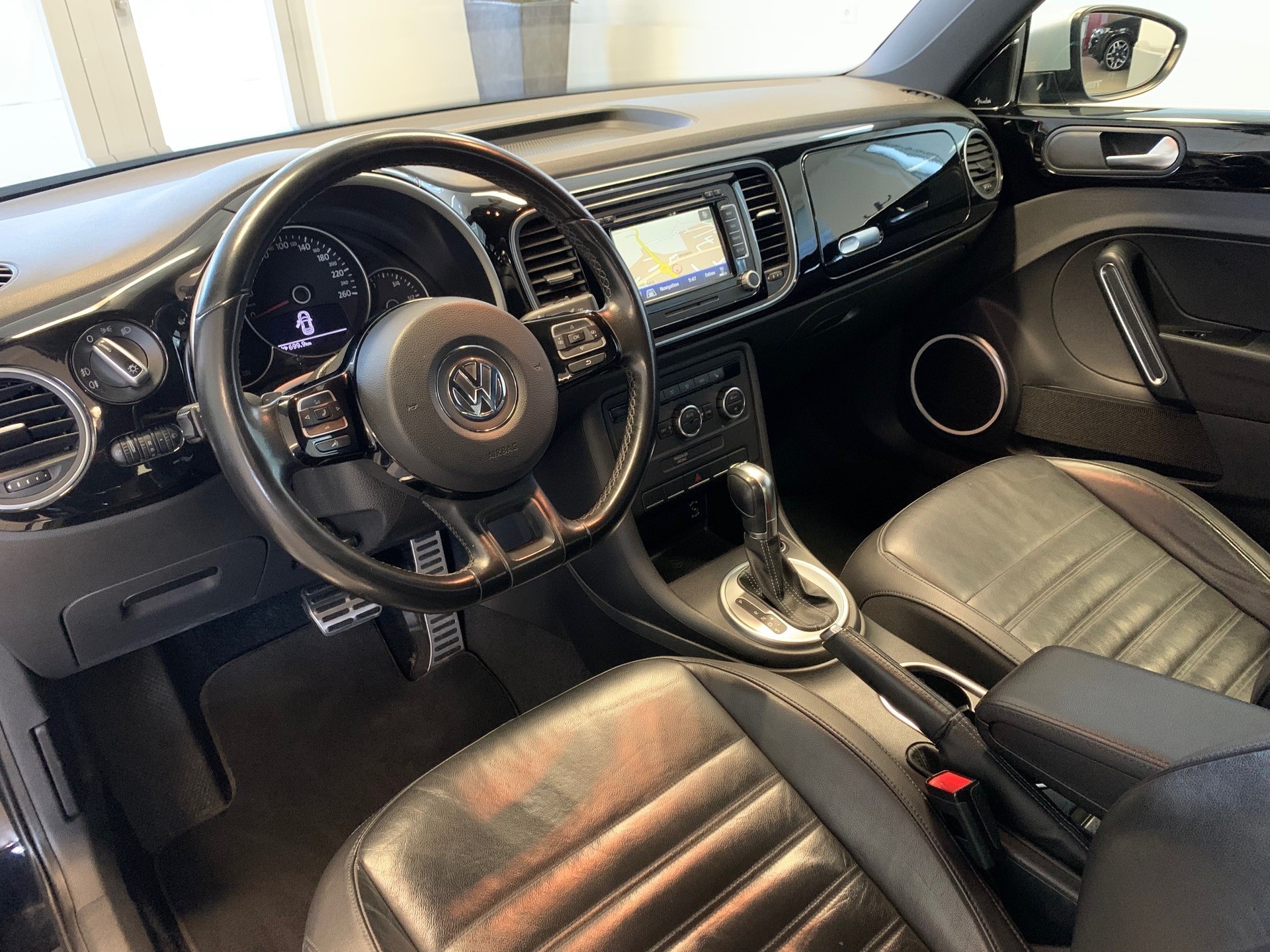 VW Beetle 2.0 TSI Sport DSG-image-4