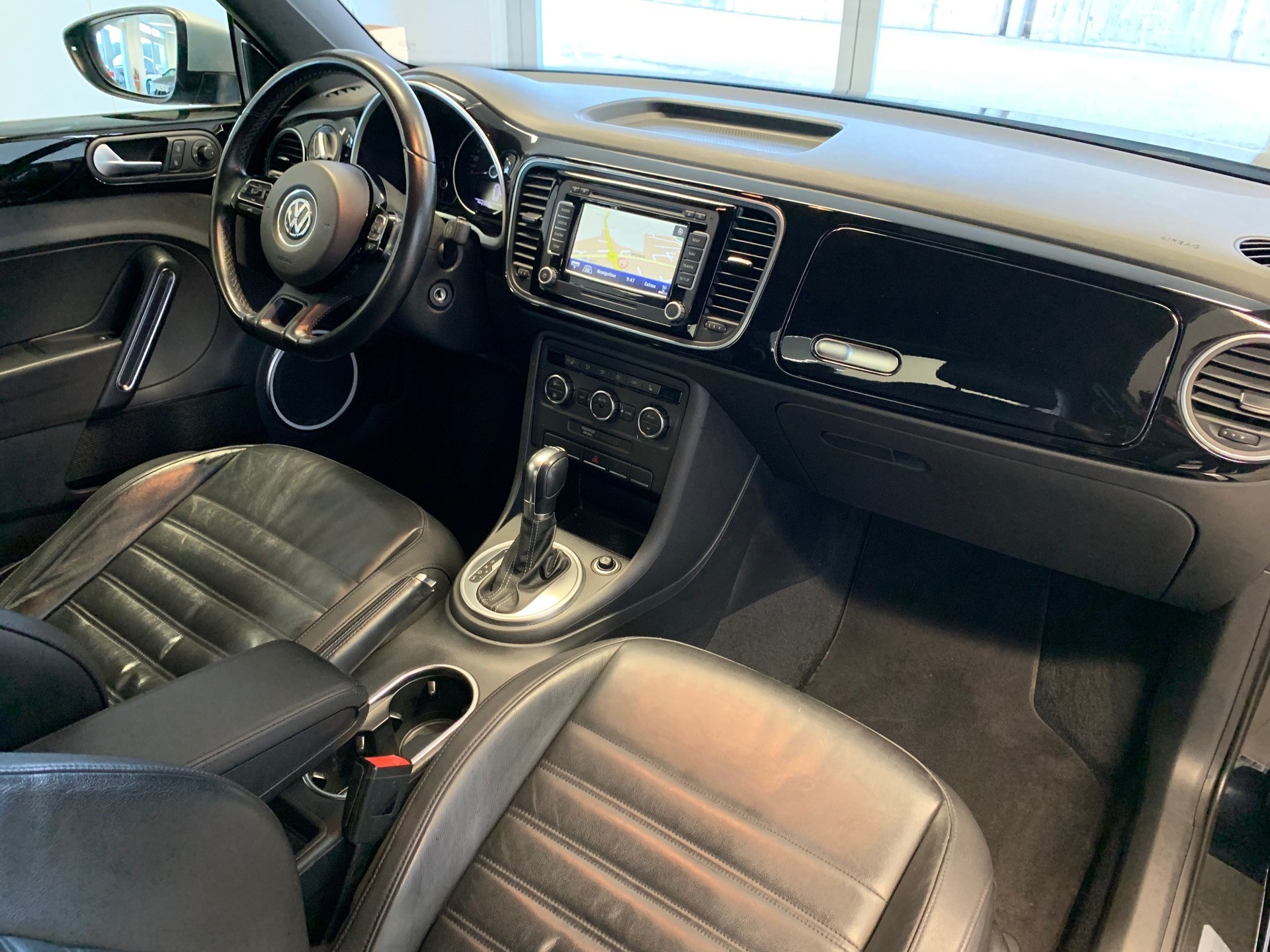 VW Beetle 2.0 TSI Sport DSG-image-7