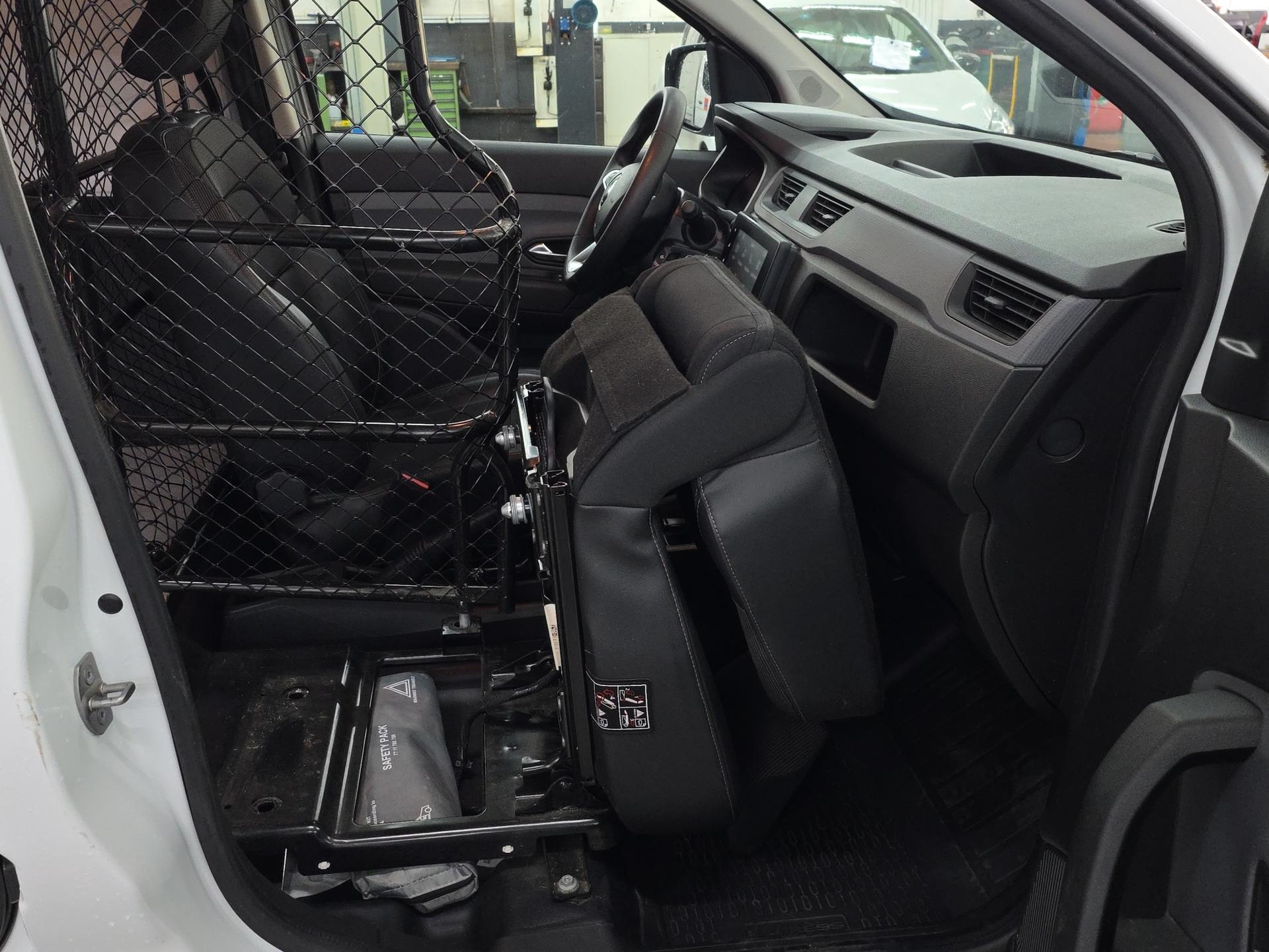 RENAULT Express 1.3TCe 100 PF Advance-image-19