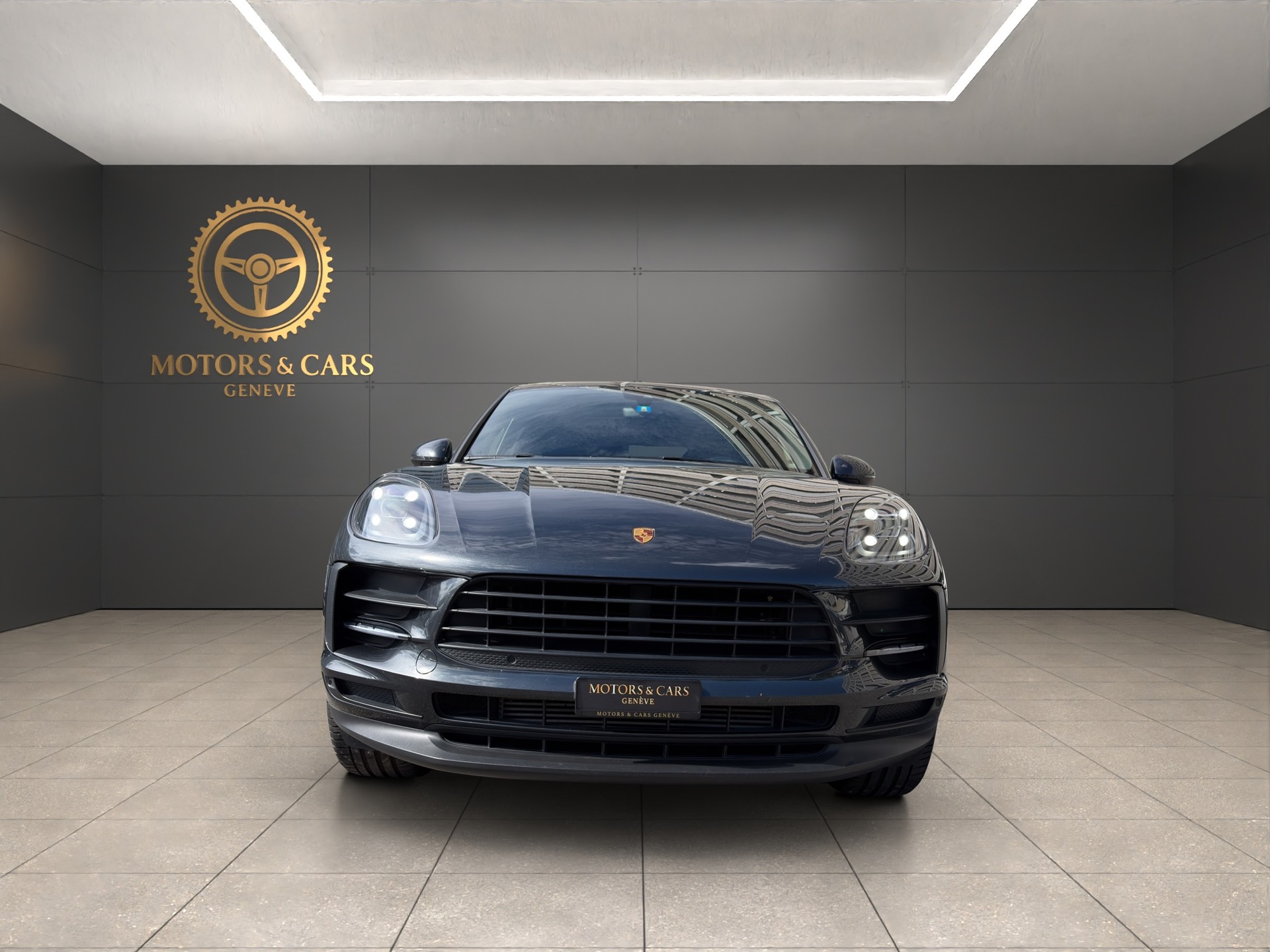PORSCHE Macan PDK-showroom-element-2