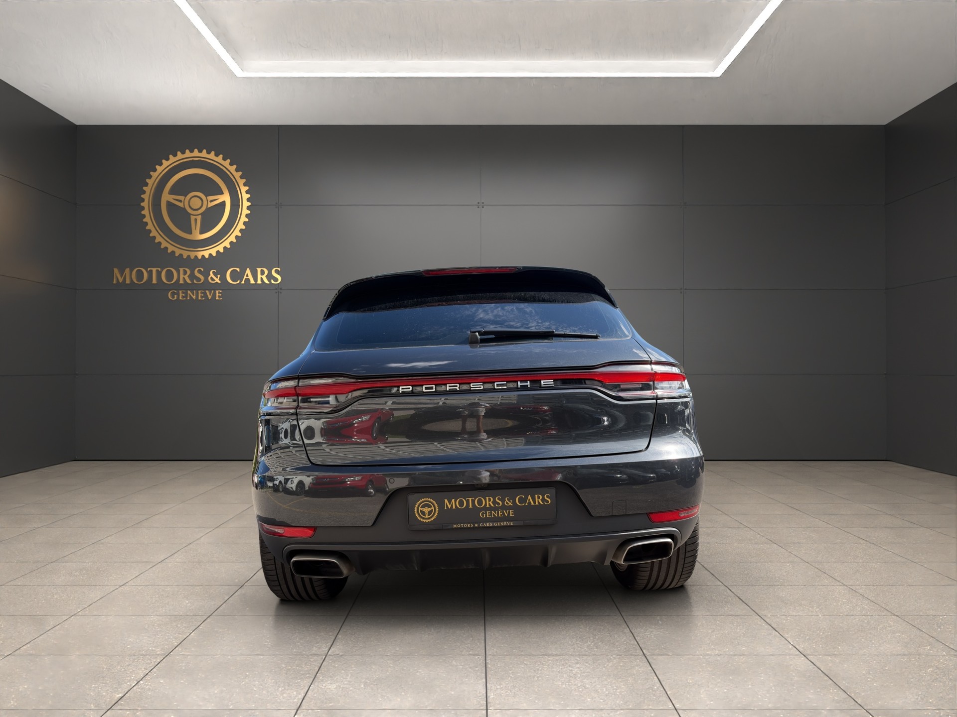 PORSCHE Macan PDK-showroom-element-3