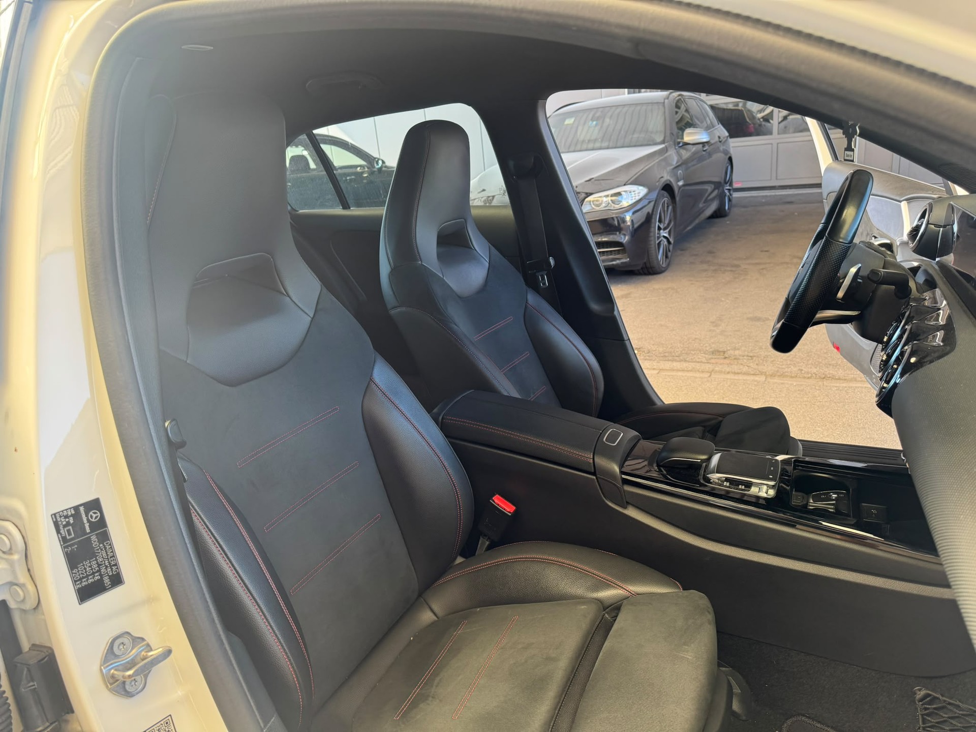 MERCEDES-BENZ A 200 AMG Line 7G-DCT-image-13