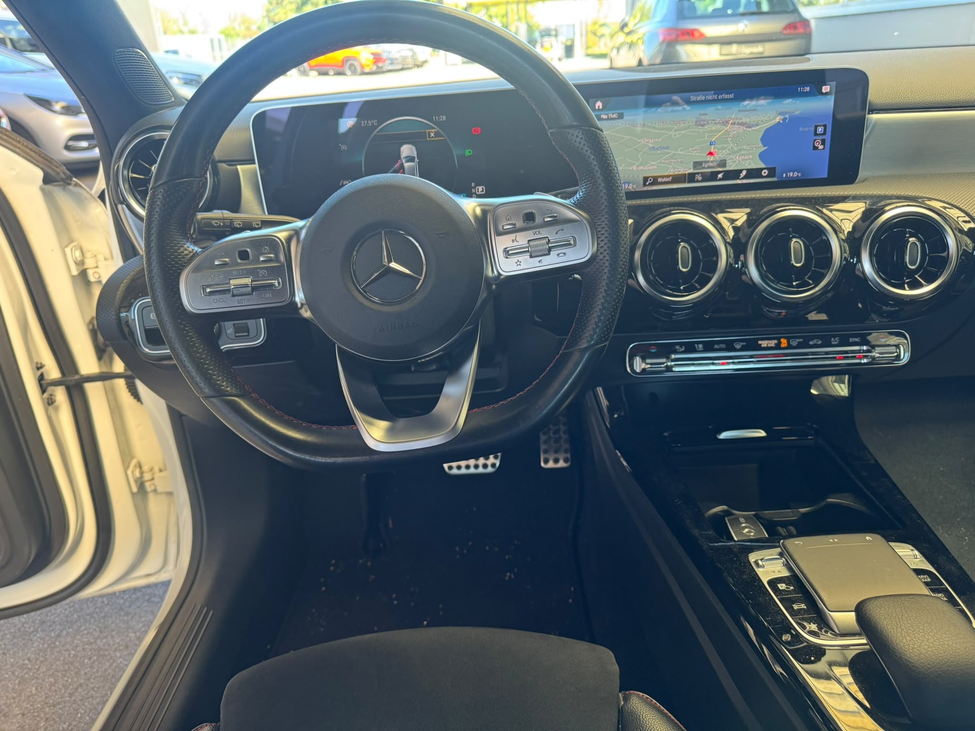 MERCEDES-BENZ A 200 AMG Line 7G-DCT-image-9