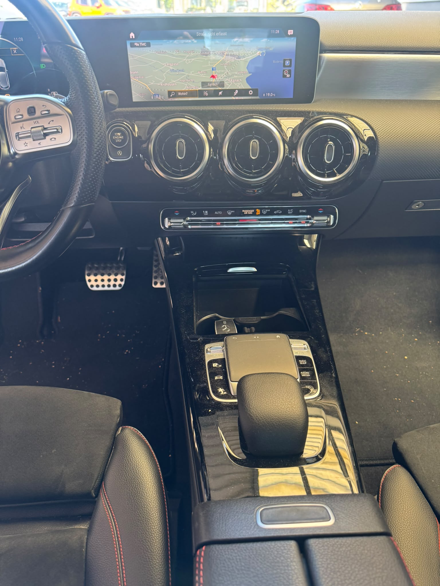 MERCEDES-BENZ A 200 AMG Line 7G-DCT-image-11