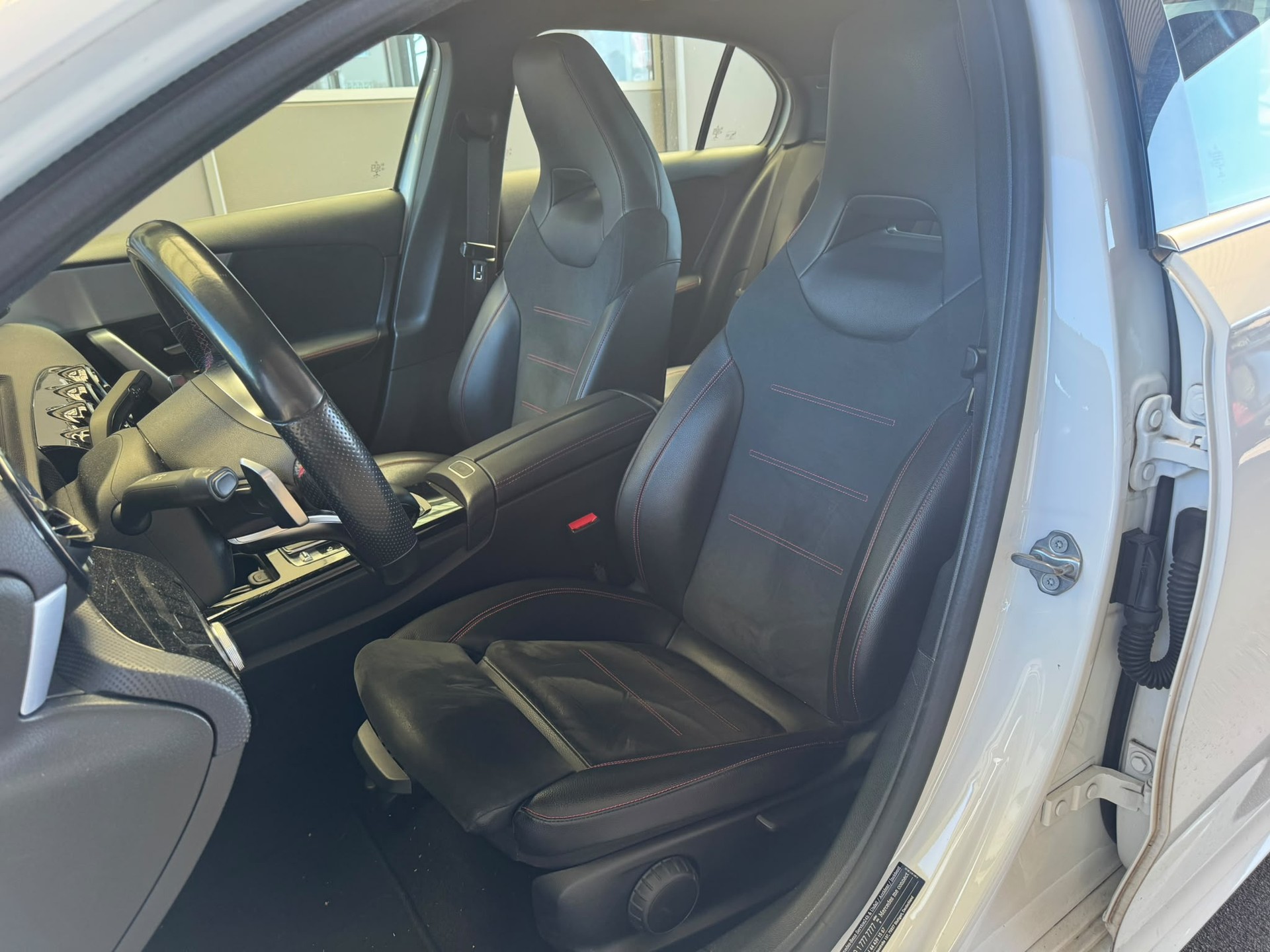 MERCEDES-BENZ A 200 AMG Line 7G-DCT-image-12