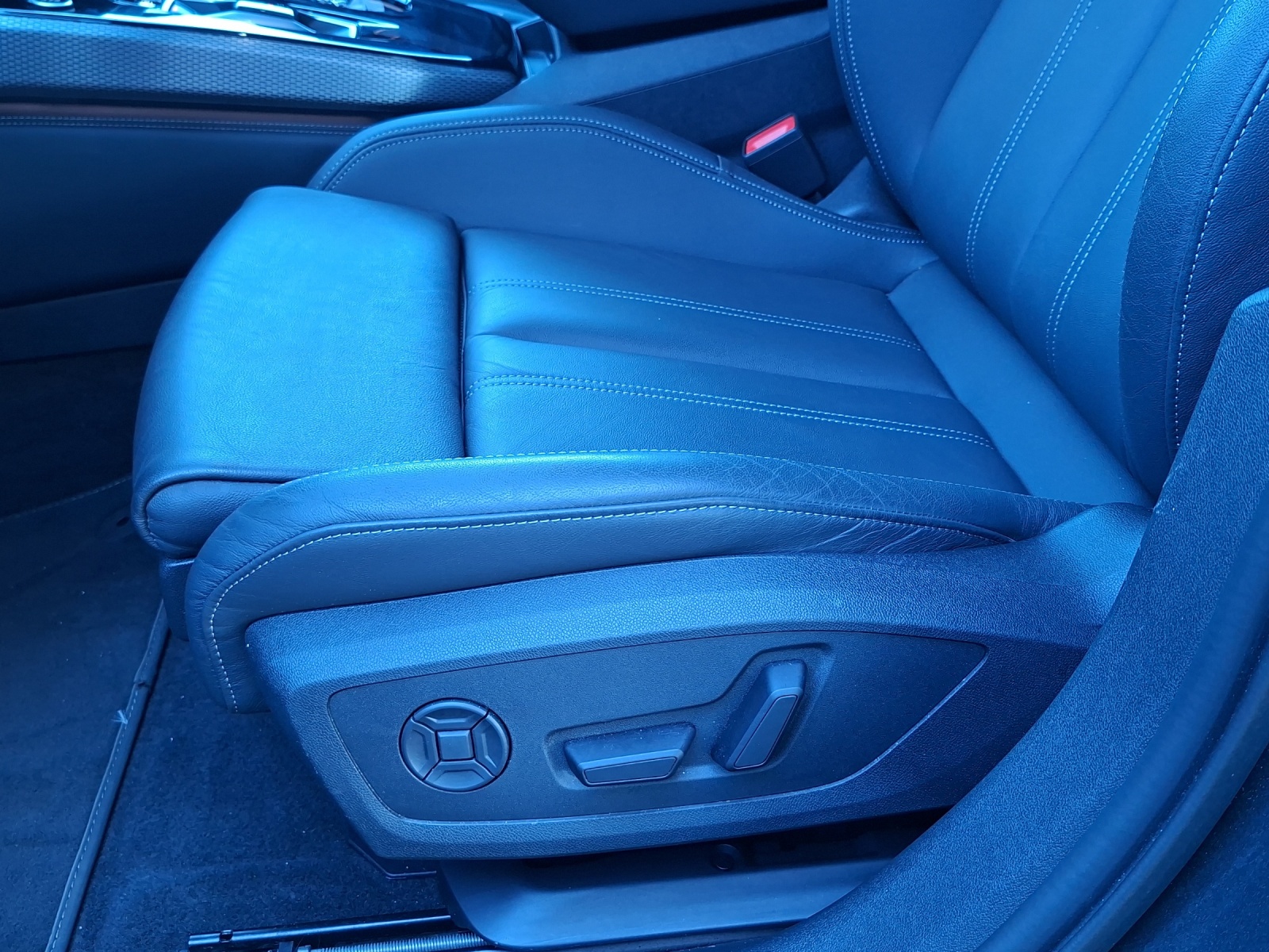 AUDI A5 Avant TFSI quattro 150 kW S tronic-image-14