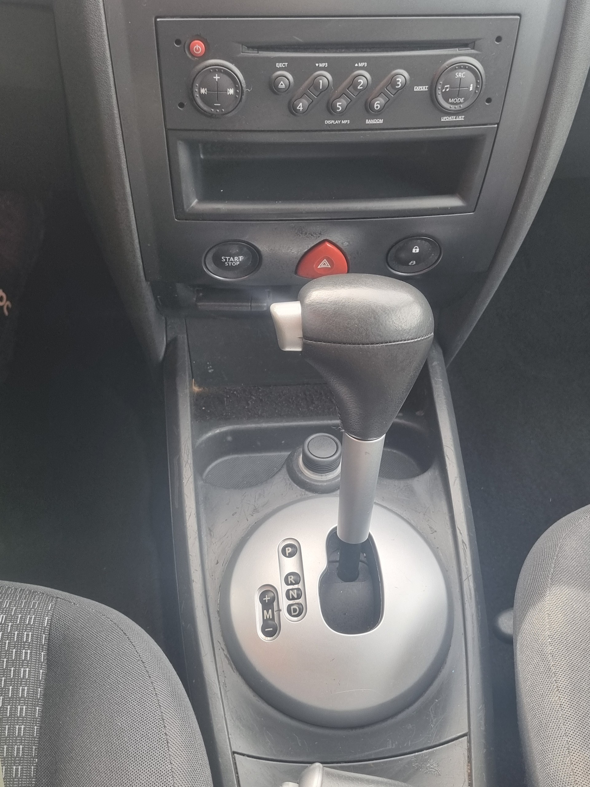 RENAULT Mégane Break 2.0 16V Dynamique Automatic-image-8