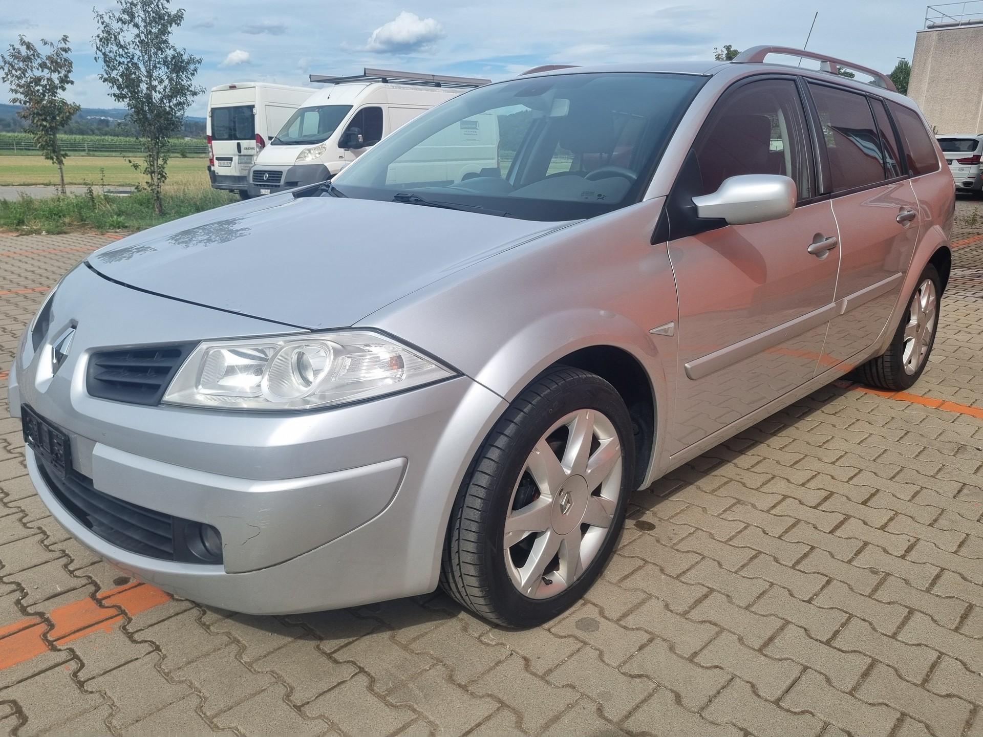 RENAULT Mégane Break 2.0 16V Dynamique Automatic-image-1