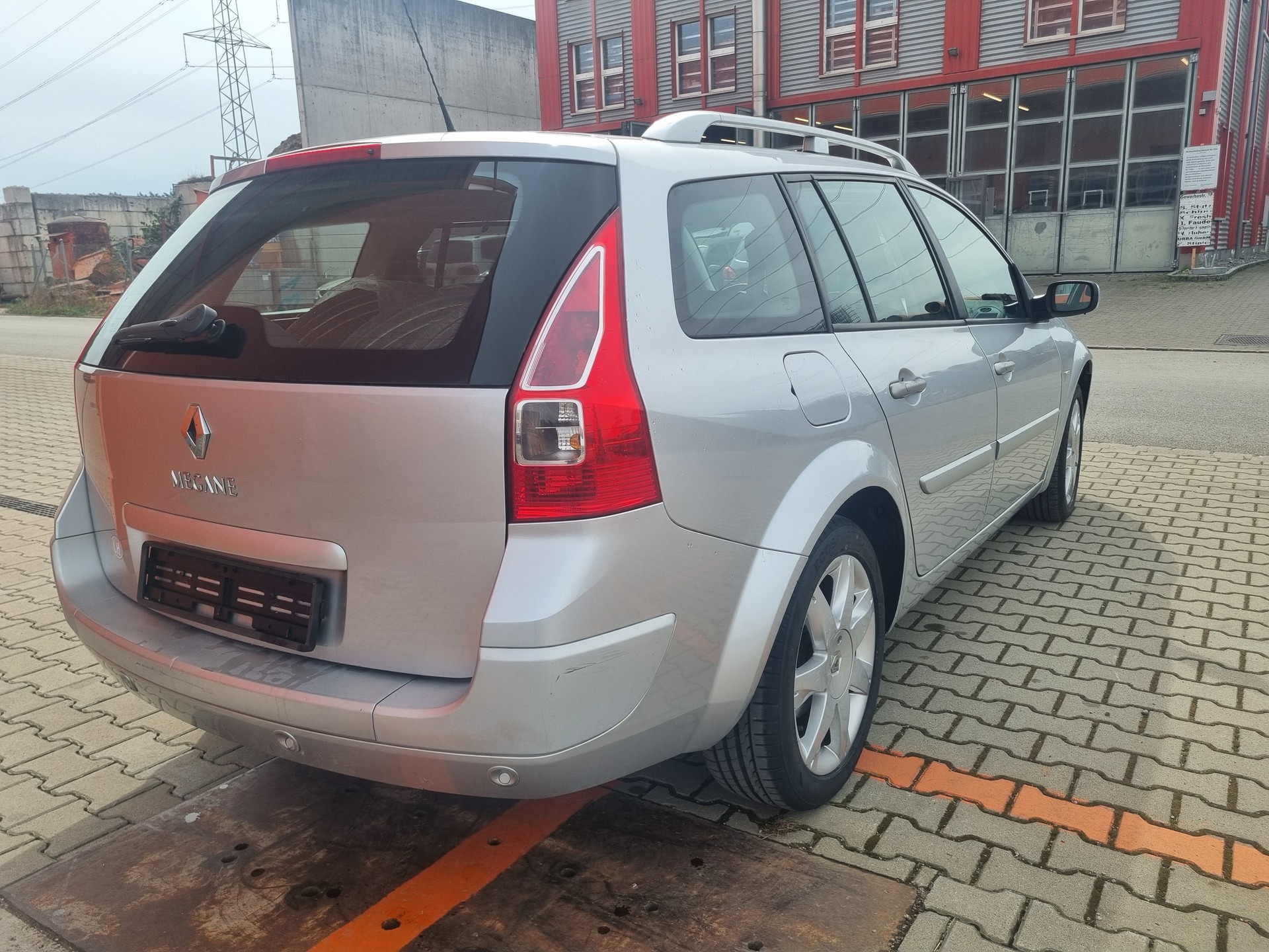 RENAULT Mégane Break 2.0 16V Dynamique Automatic-image-3